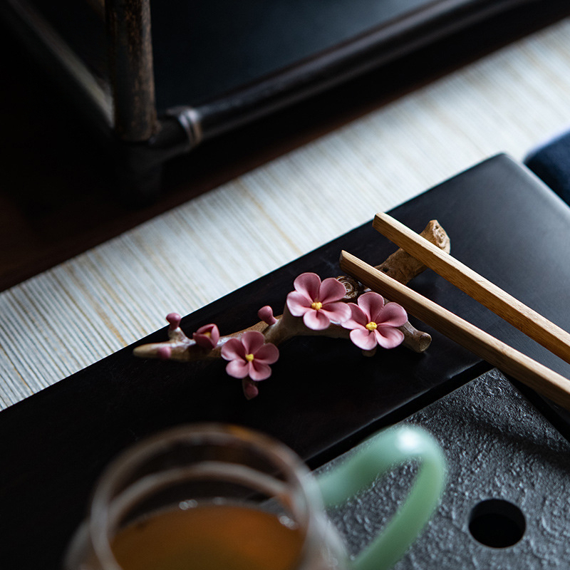 手捏陶瓷梅花小擺件