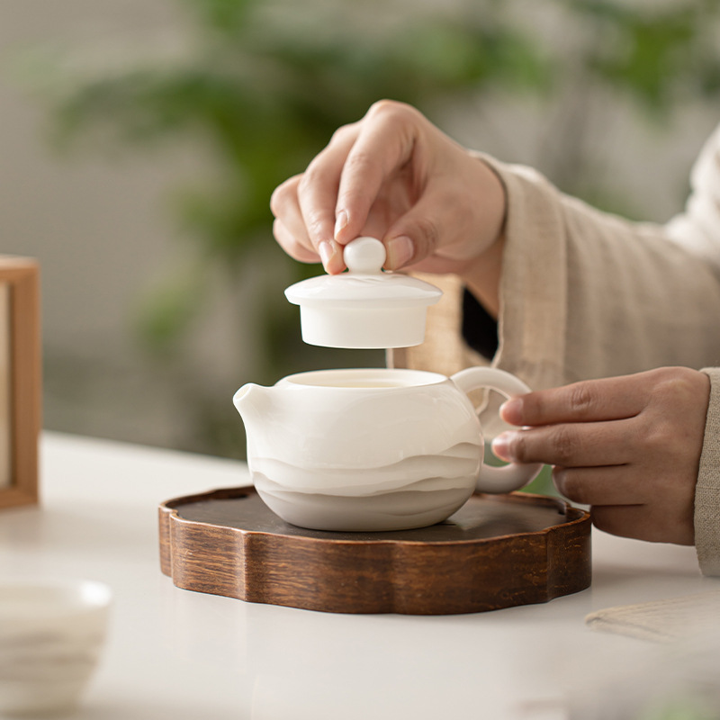 羊脂玉水墨遠山白瓷西施壺