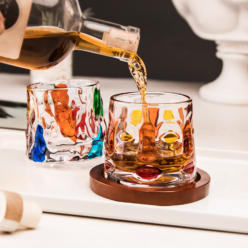 旋轉威士忌酒杯