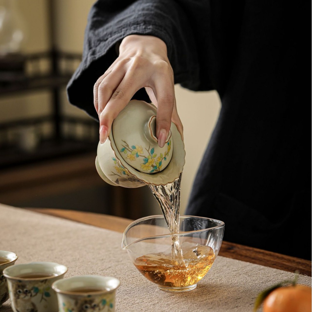 汝窯米黃萌貓二才蓋碗