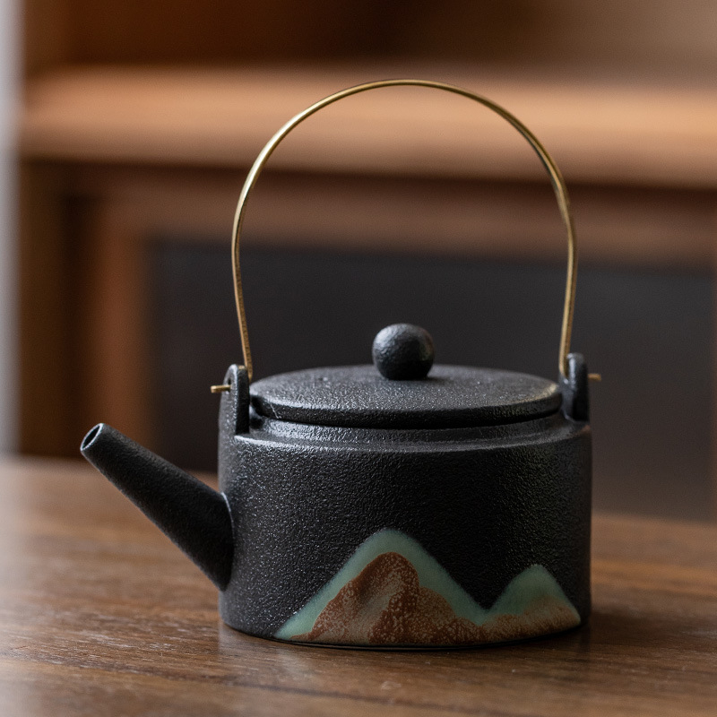 黑陶提梁壺