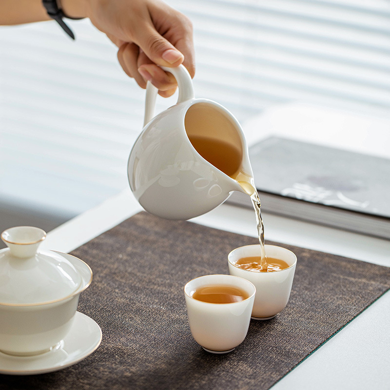 羊脂玉白瓷公道杯分茶器