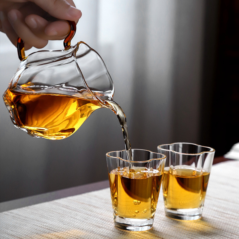 尖嘴彩色把手公道杯