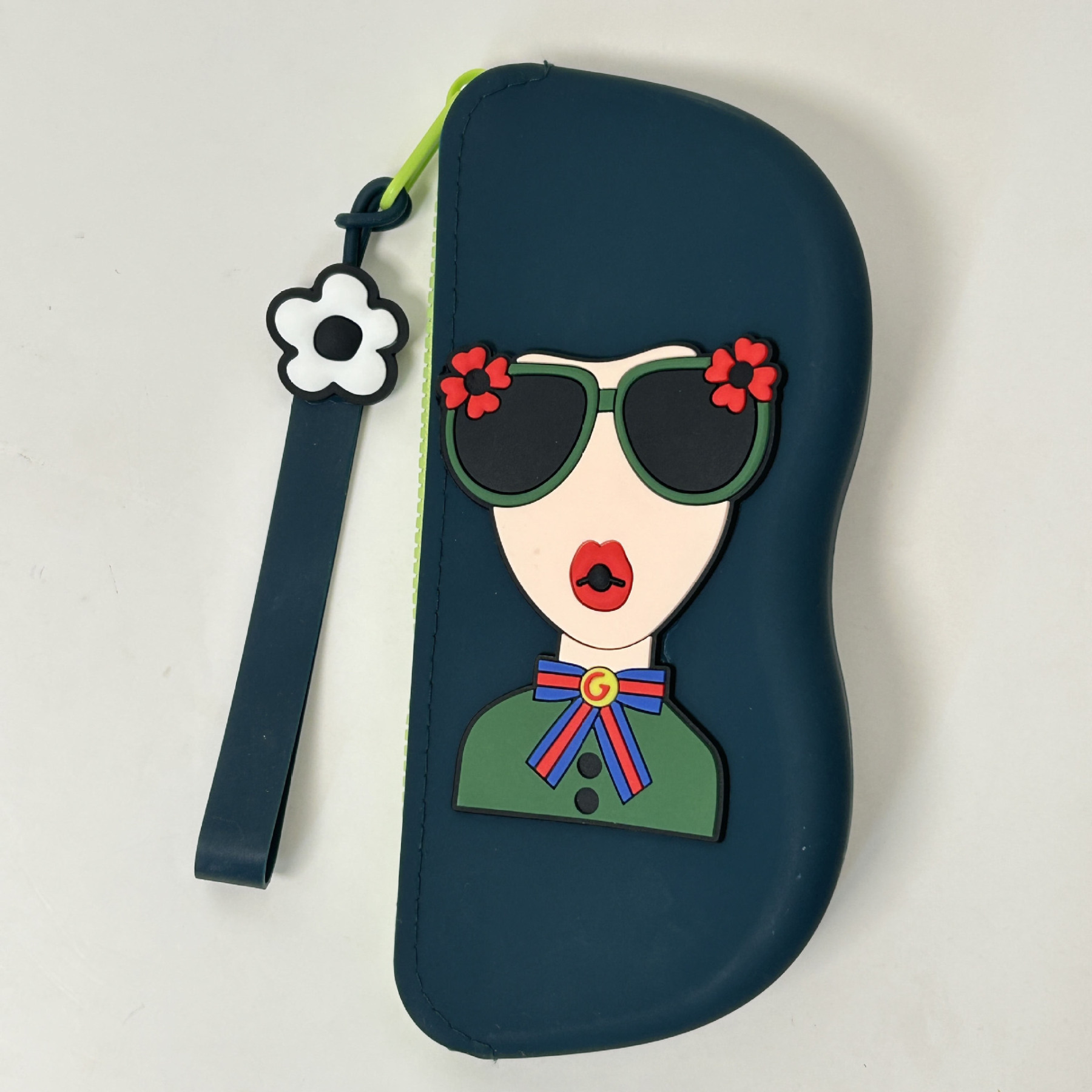 กระเป๋าใส่แว่นตาซิลิโคน สีลูกกวาด Candy Color | ถนอมเลนส์ 360° กันกระแทก กันรอยขีดข่วน | ดีไซน์พกพาง่าย สัมผัสนุ่ม ยืดหยุ่นพิเศษ