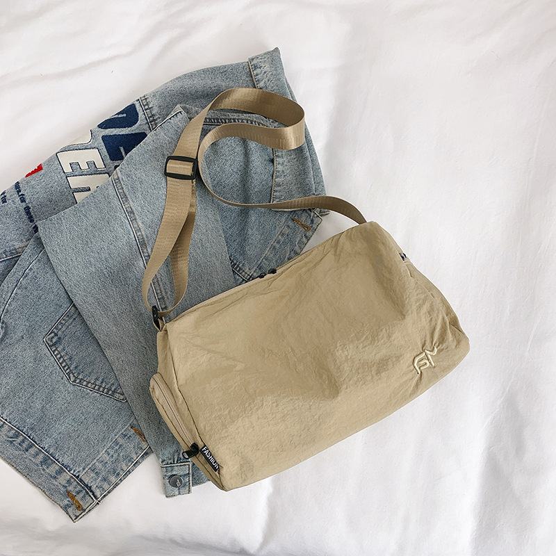 Fashionable large capacity shoulder bag waterproof and versatile