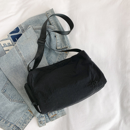 Fashionable large capacity shoulder bag waterproof and versatile