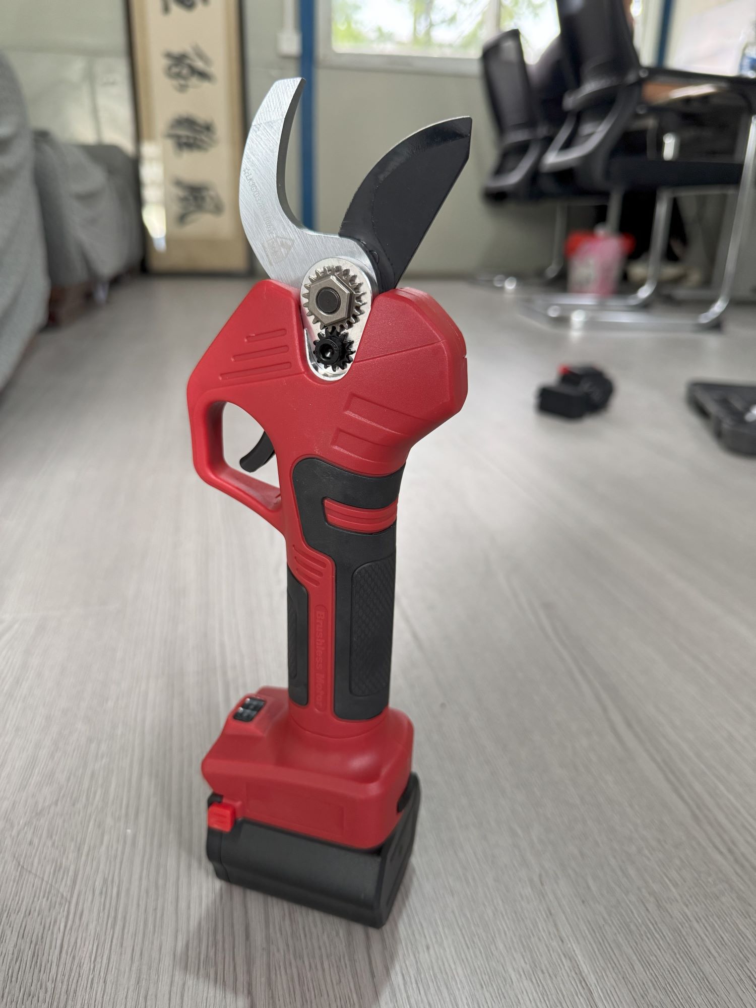 Electric Pruning Shears