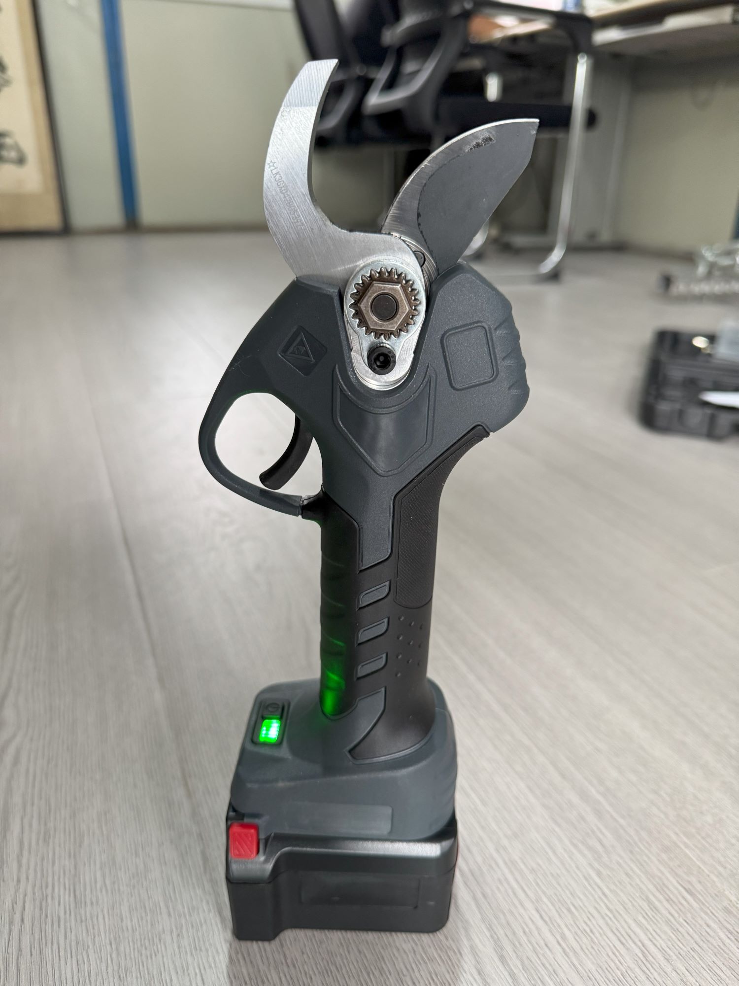 Electric Pruning Shears