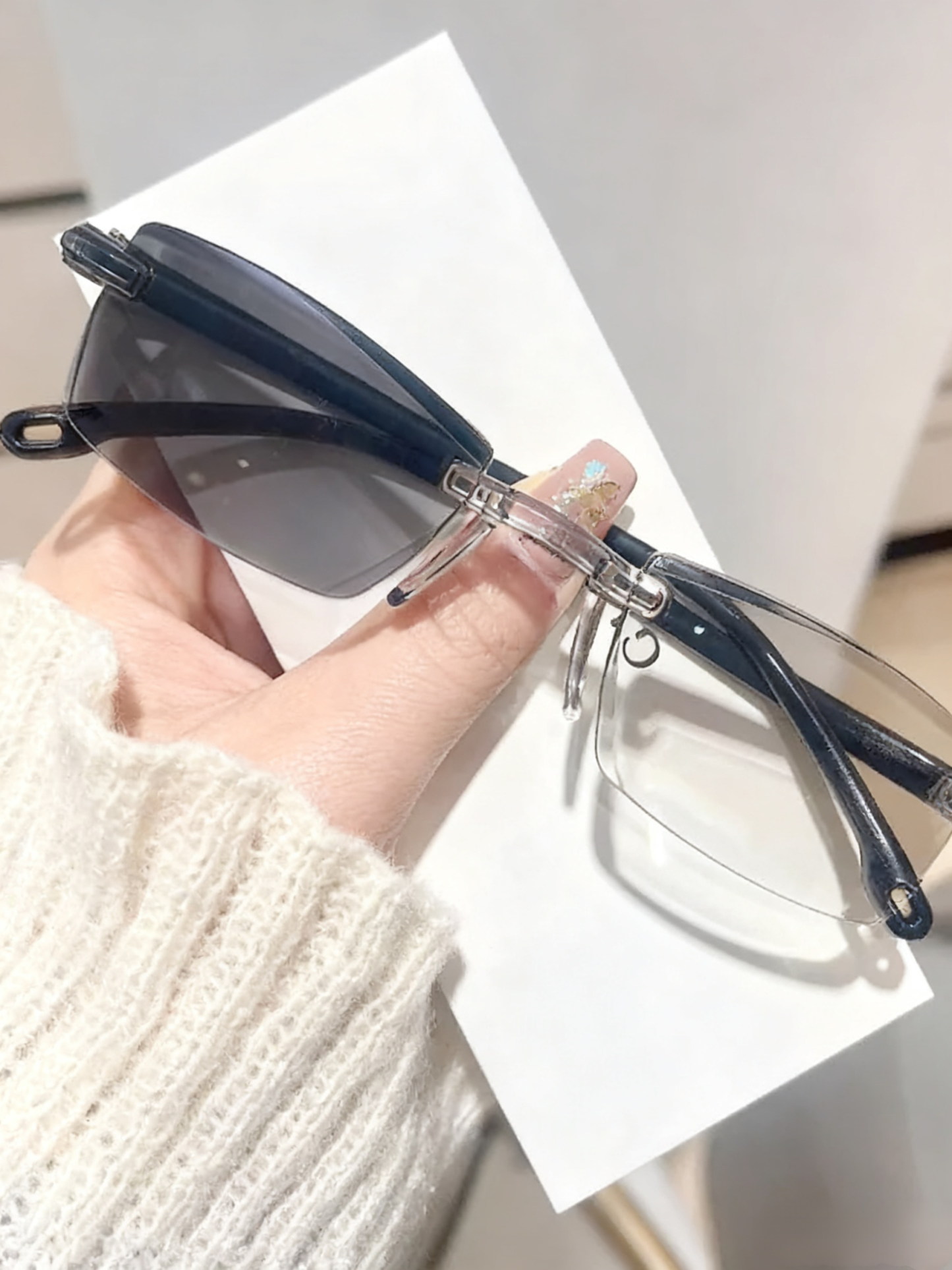 3-in-1 Color-Changing Reading Glasses - Anti-Blue Light & UV400 Sunglasses - Lightweight Comfort for Phone, PC and Outdoor Use