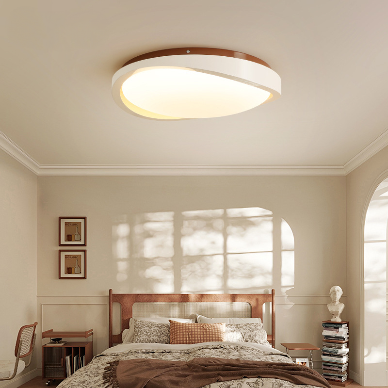 奶油风卧室灯吸顶灯法式中古主卧灯2024新款设计师房间灯简约圆形