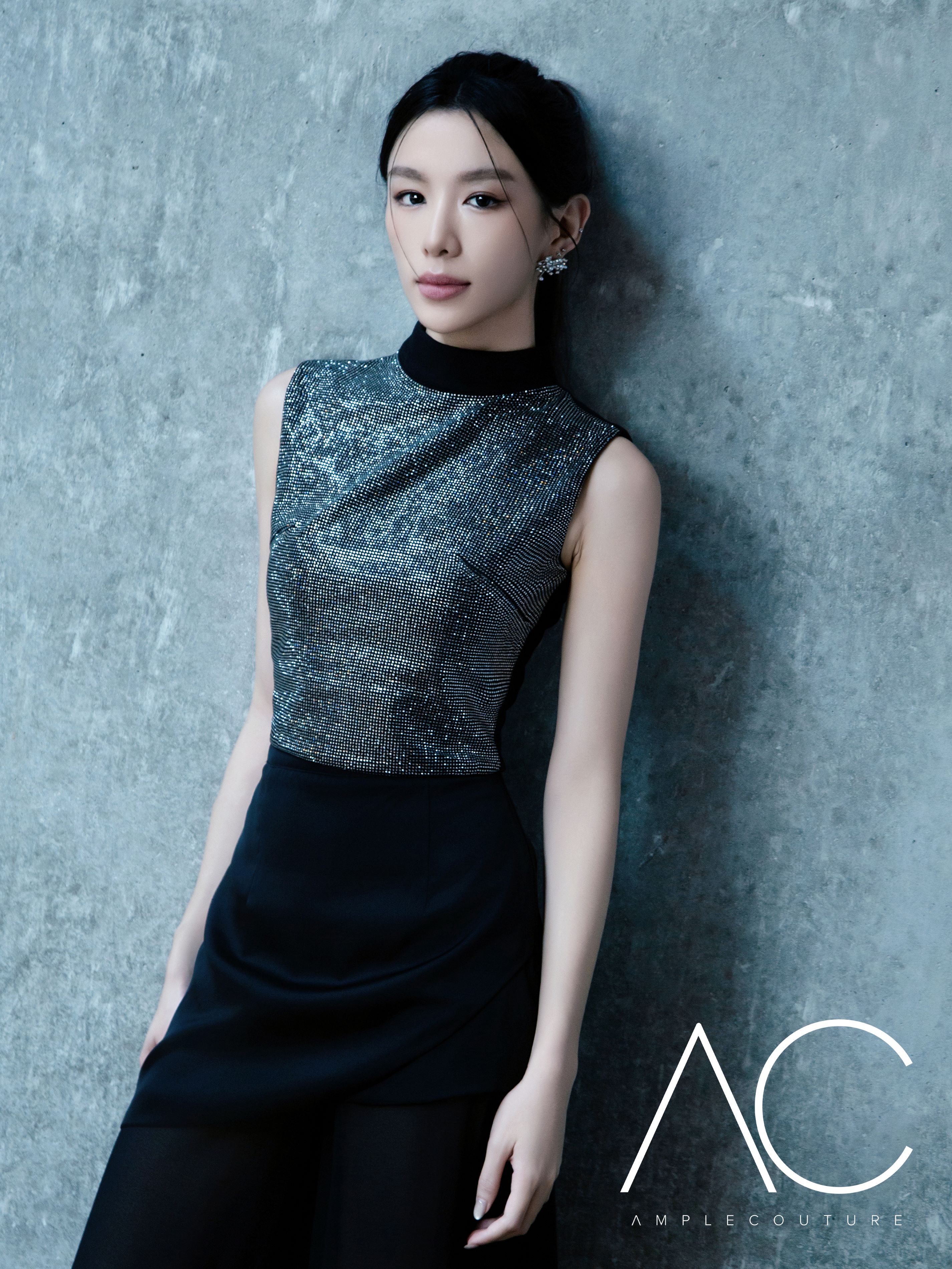 Sleeveless Back Zip Front Decorative Diamond Top AC823