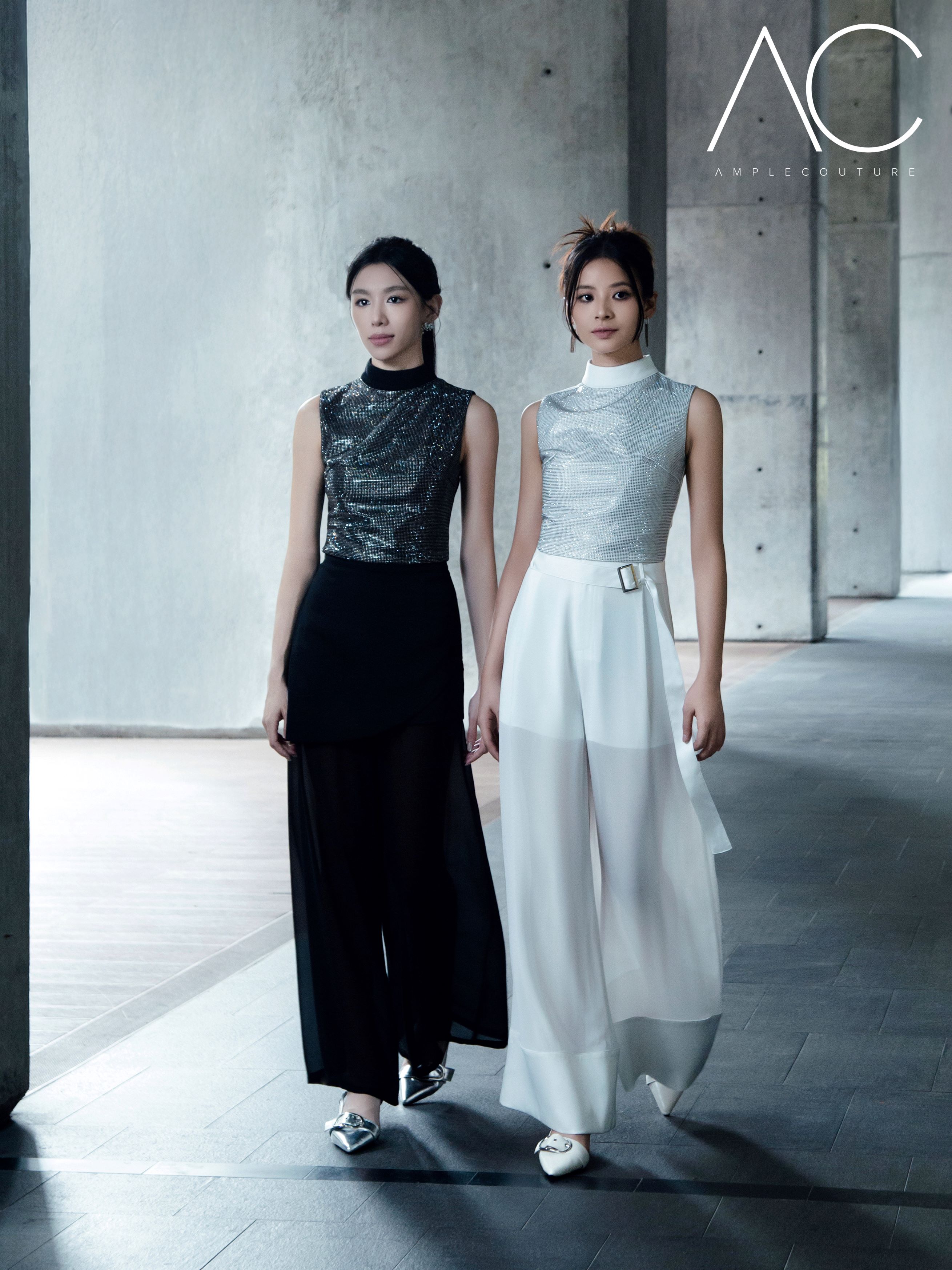 Sleeveless Back Zip Front Decorative Diamond Top AC823