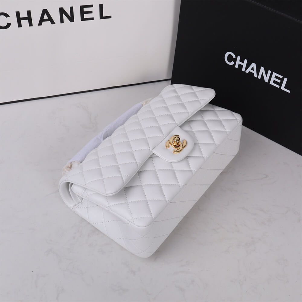 CHANEL Classic Flap Medium