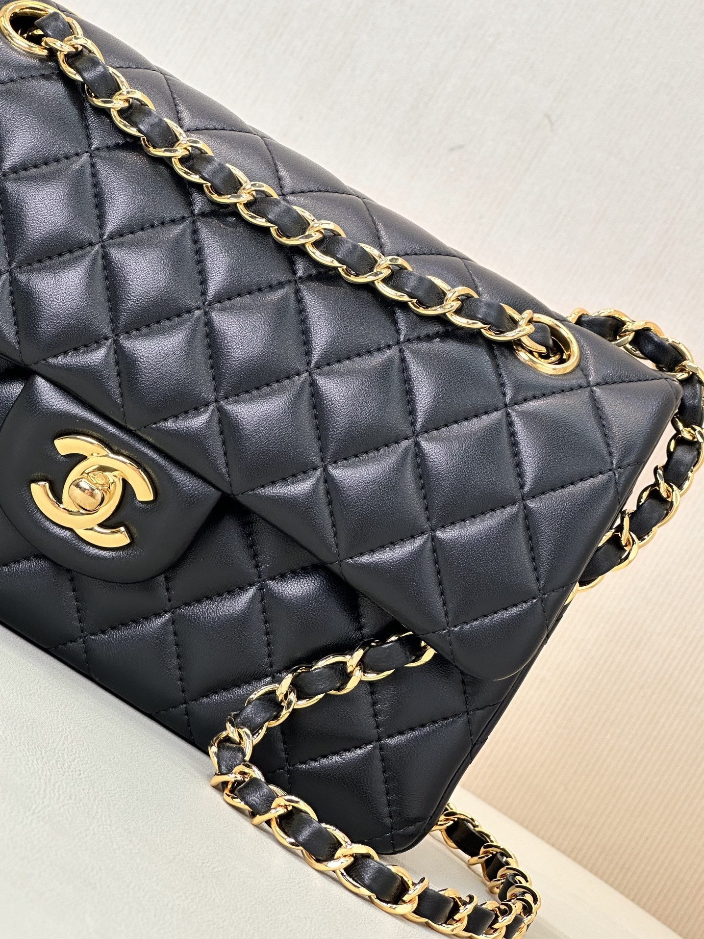 Chanel SMALL CLASSIC HANDBAG