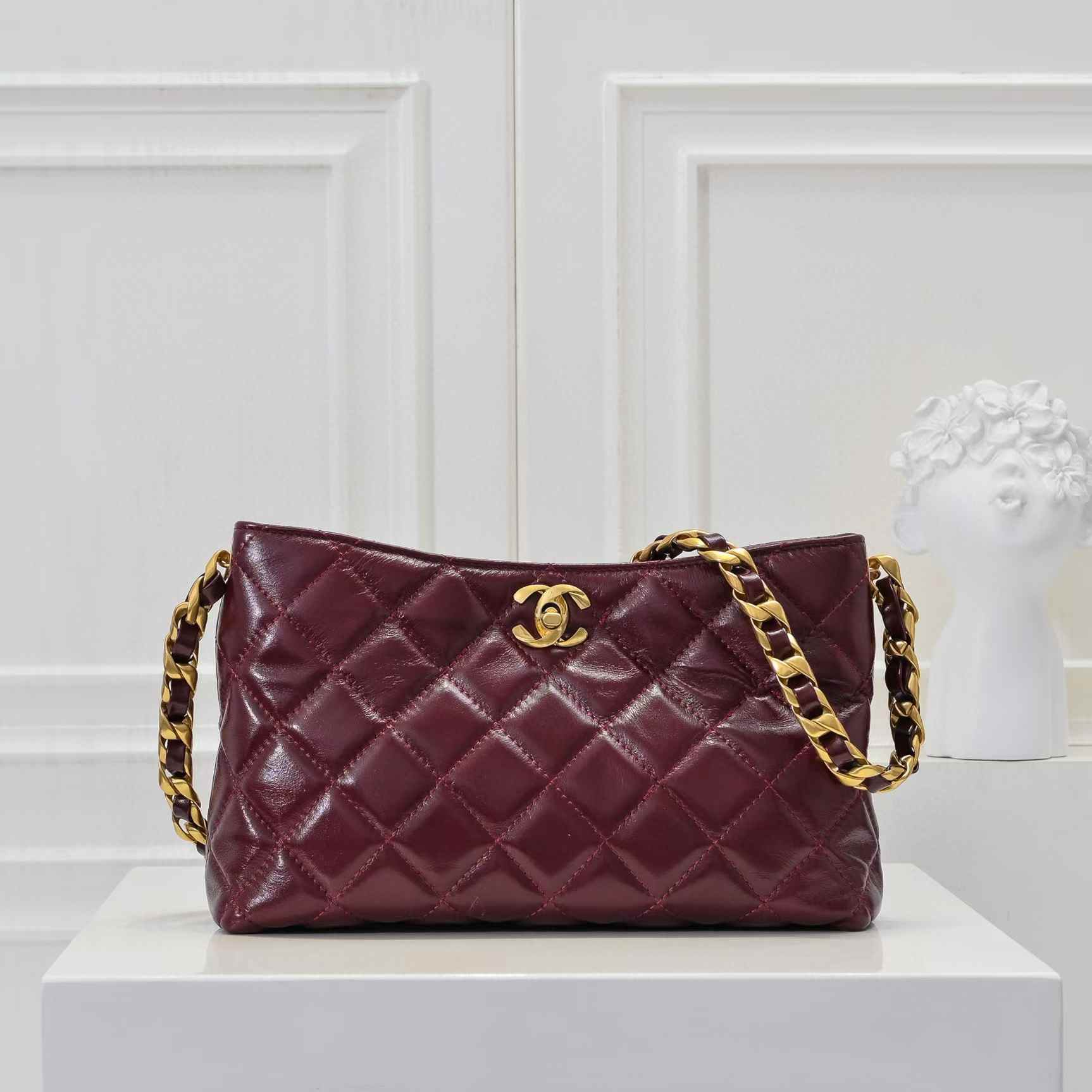chanel hippie bag