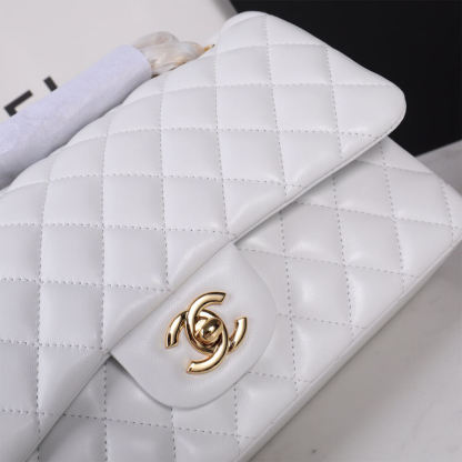 CHANEL Classic Flap Medium