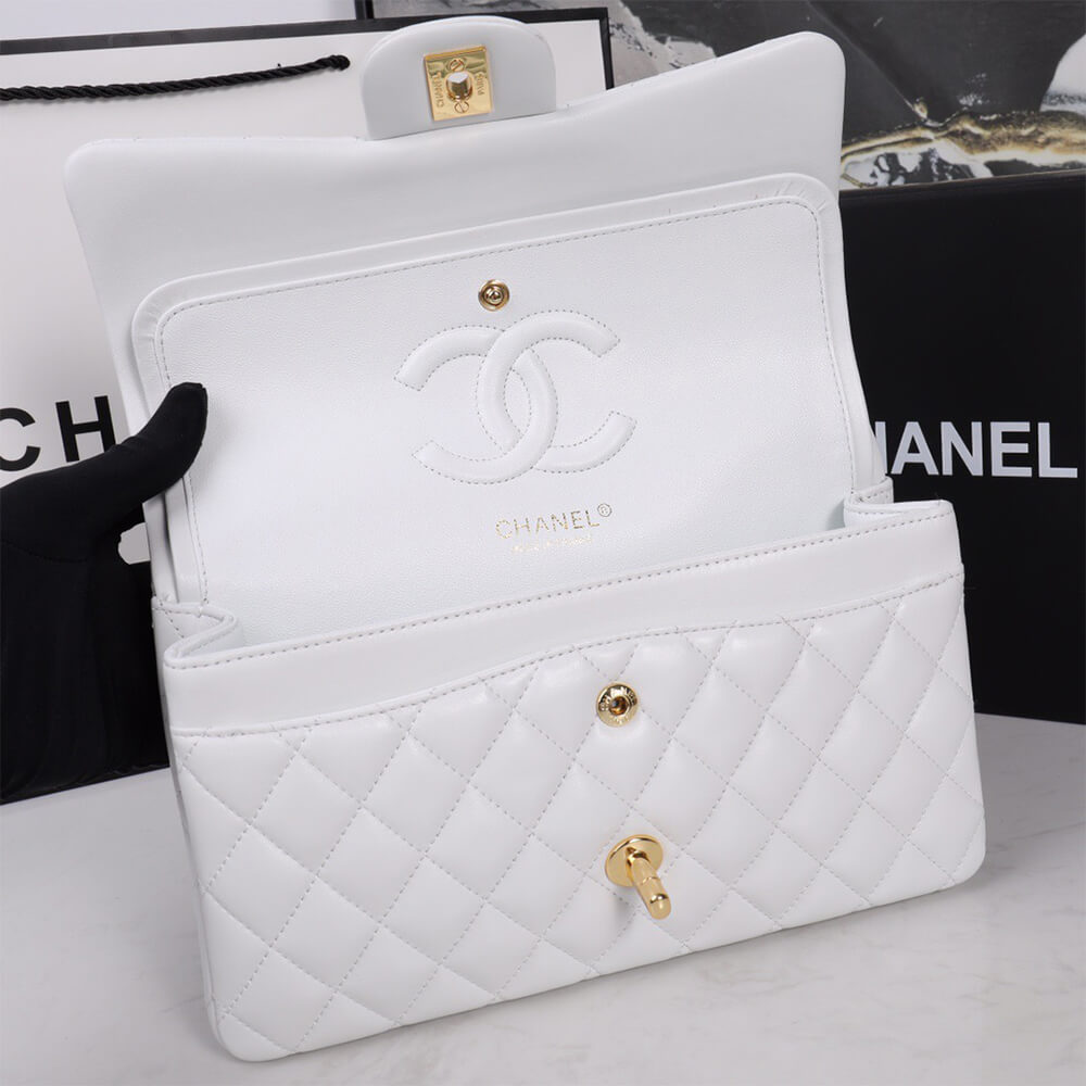 CHANEL Classic Flap Medium