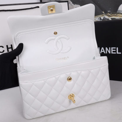 CHANEL Classic Flap Medium