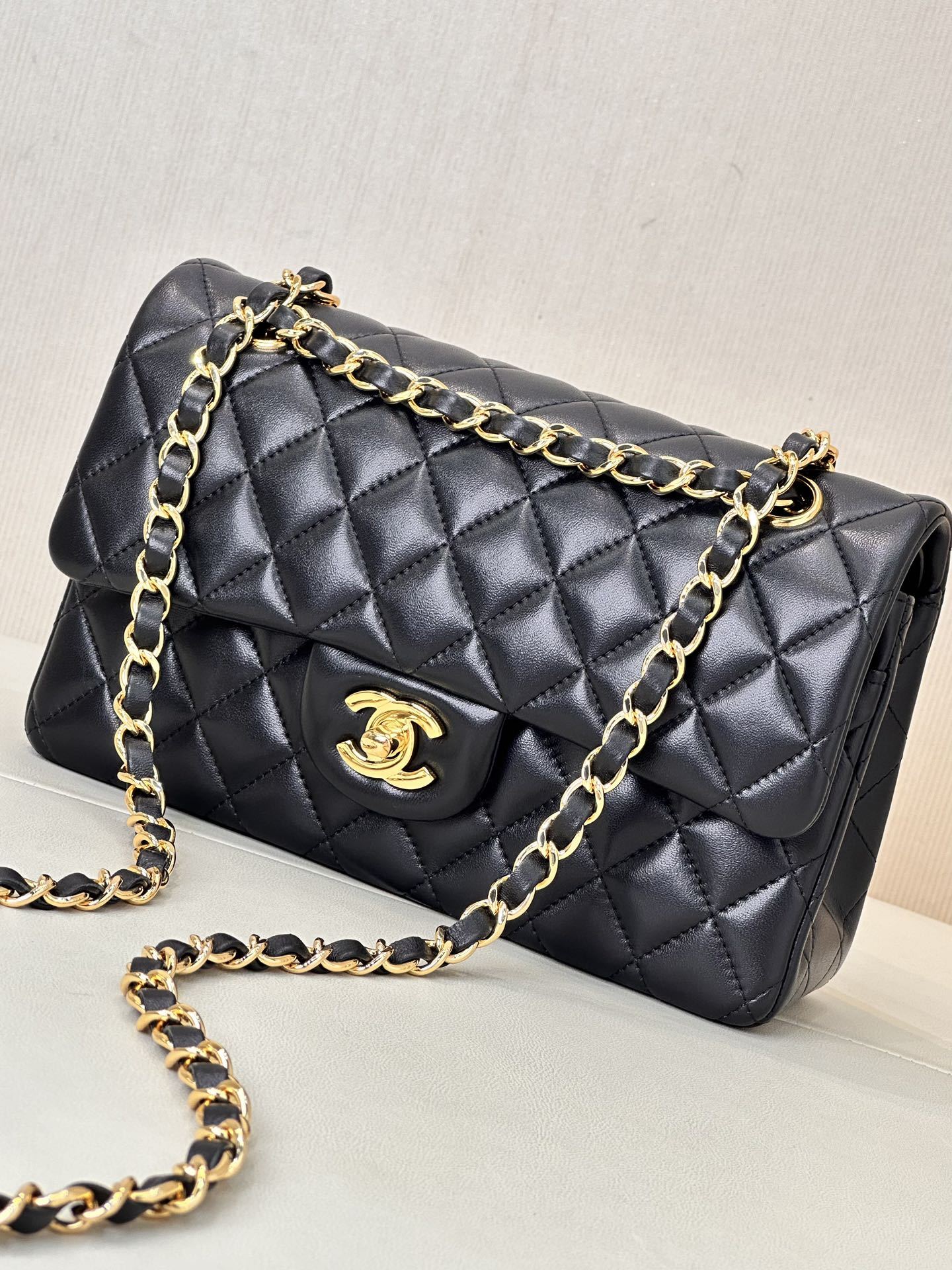 Chanel SMALL CLASSIC HANDBAG