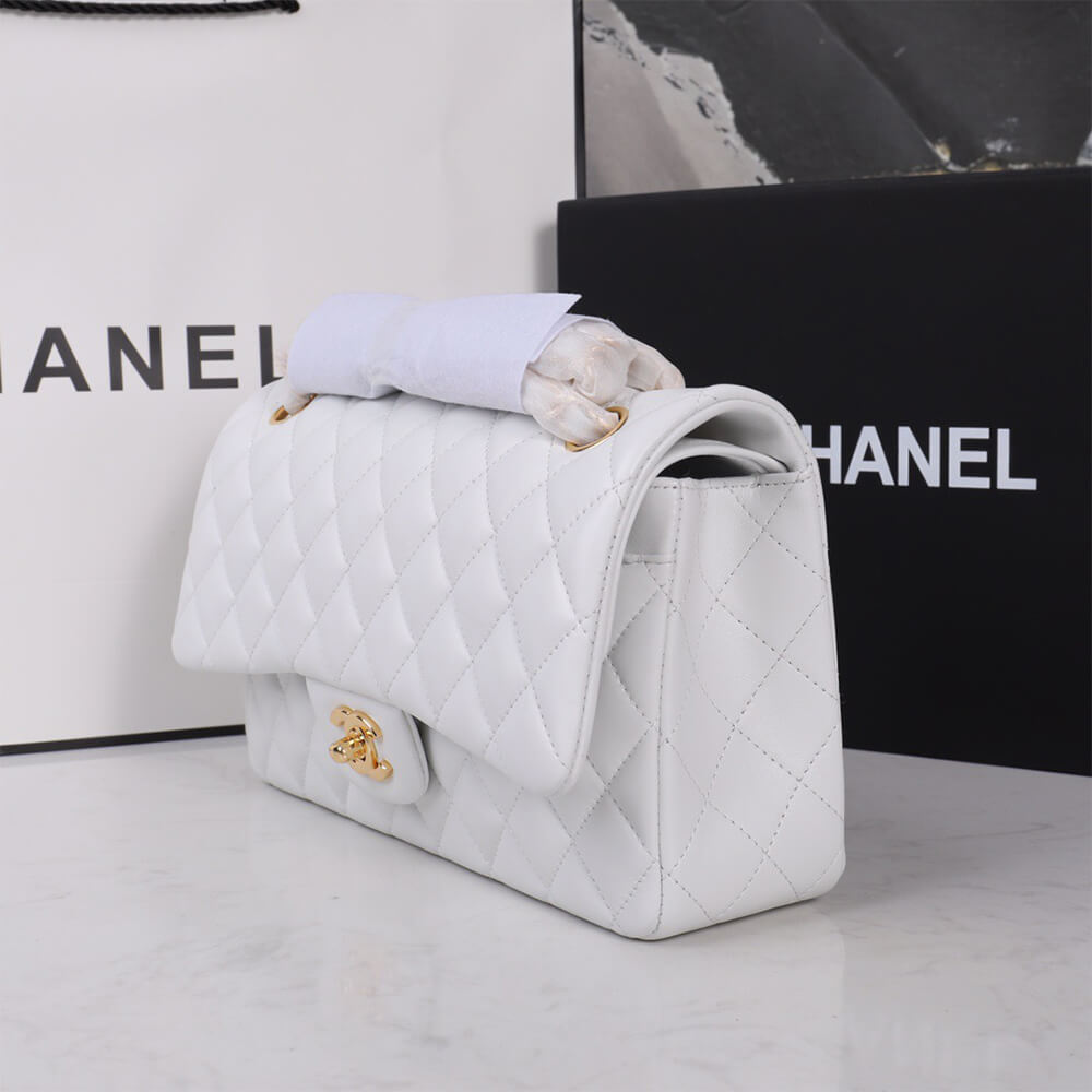 CHANEL Classic Flap Medium