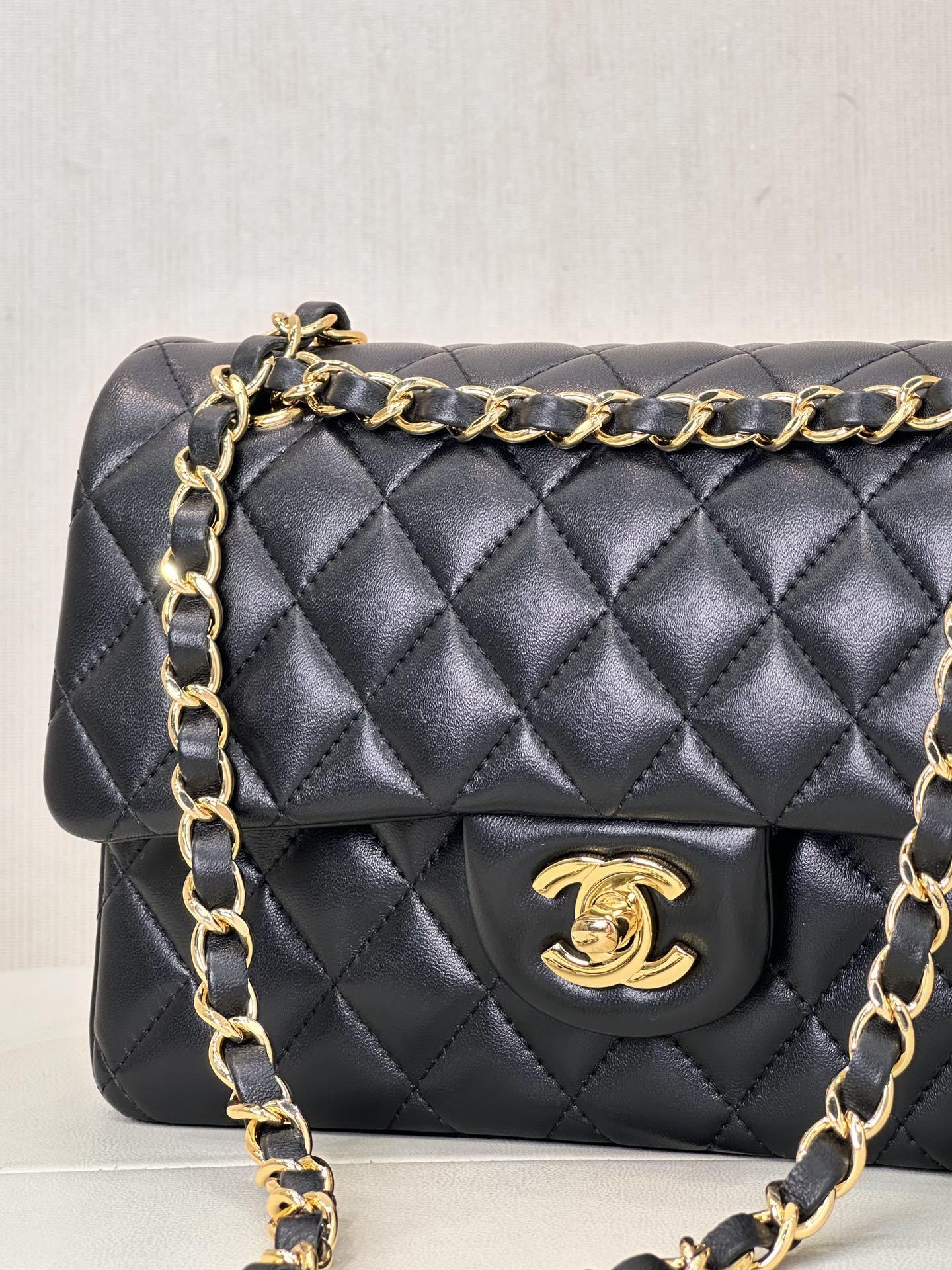 Chanel SMALL CLASSIC HANDBAG