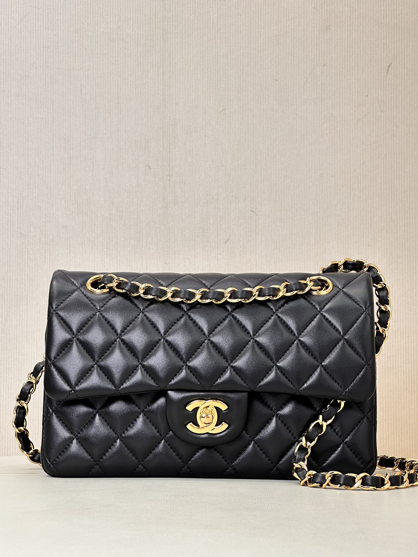 Chanel SMALL CLASSIC HANDBAG