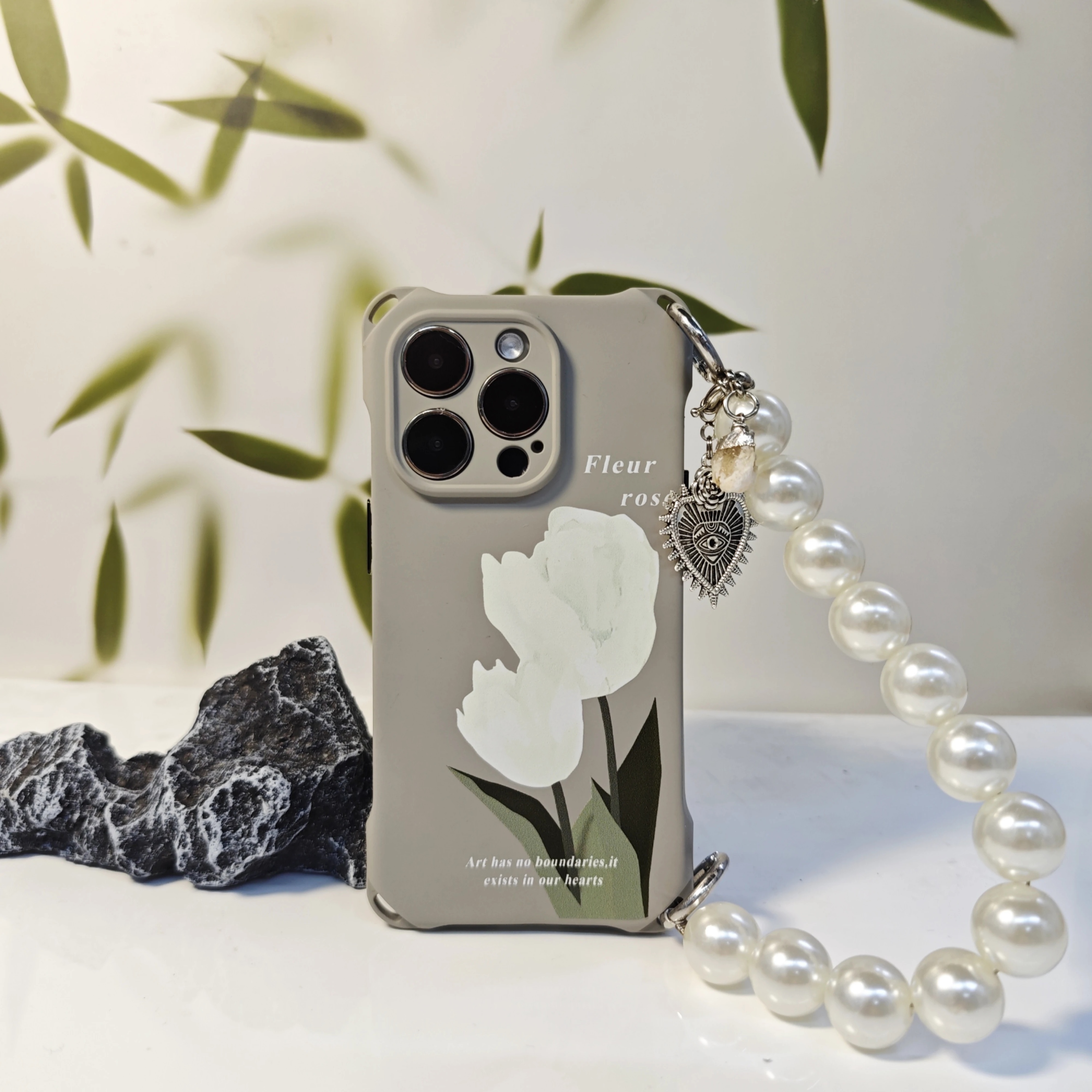 オリジナルFleur Roseパールチェーン付き四隅オープンデザインスマホケース iPhone 16/15/14/13/12 対応