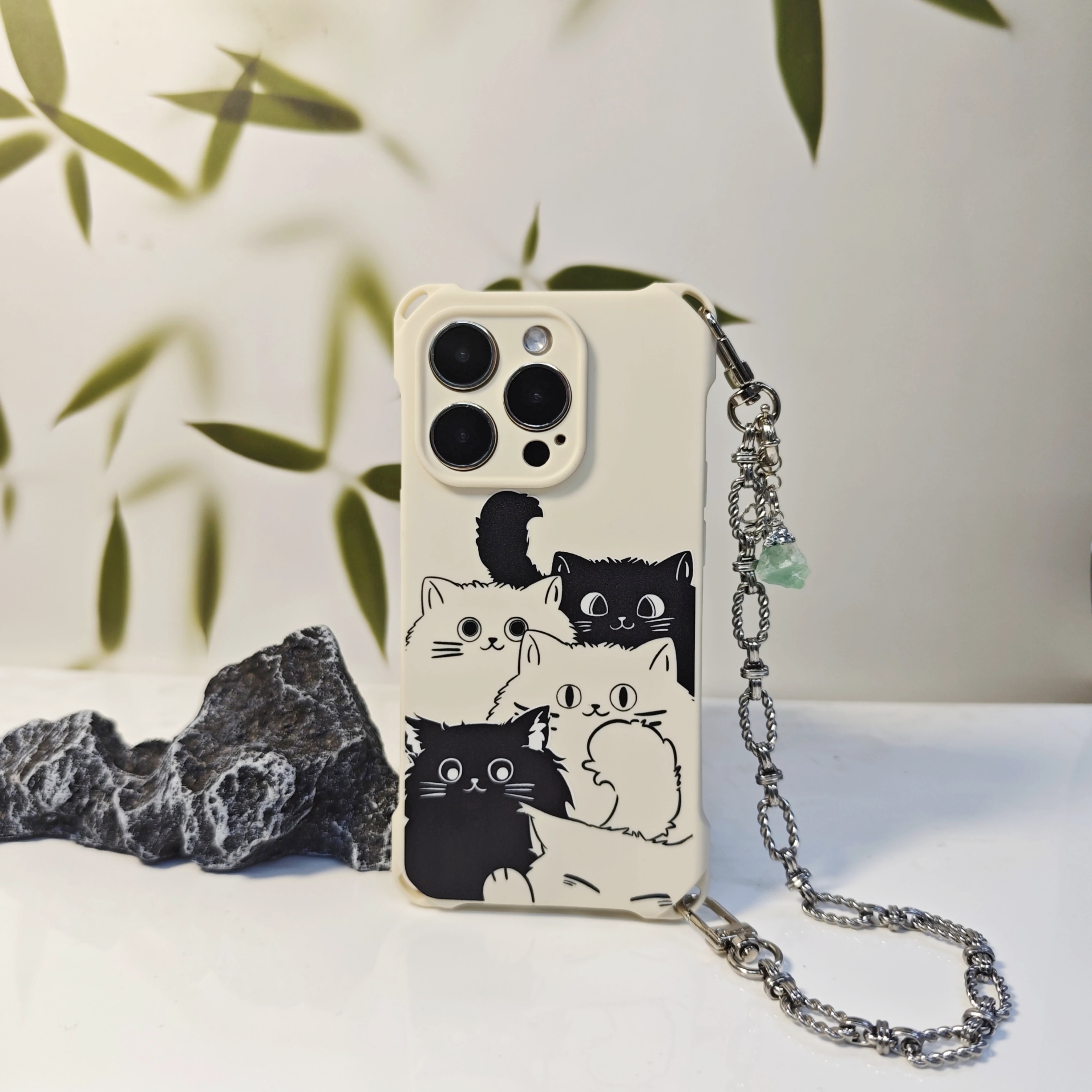 かわいい猫の集まり、ブラック＆ホワイトデザインのソフトTPUスマホケース、iPhone対応