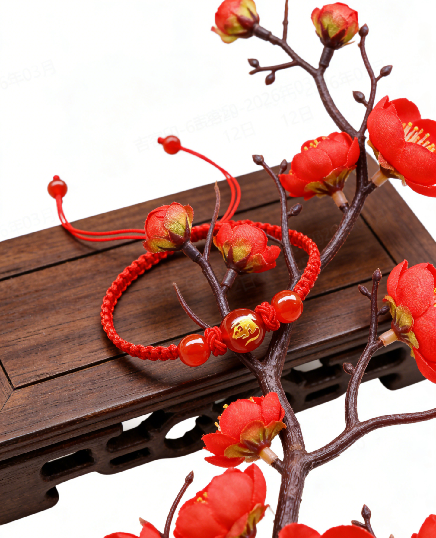 สร้อยข้อมือเชือกสีแดง12ราศีนำโชคดีในปีงูค.ศ.2025