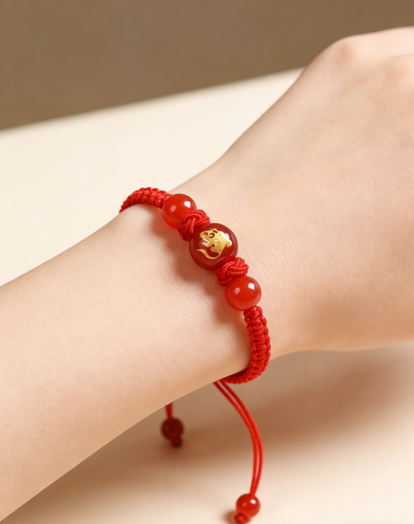 สร้อยข้อมือเชือกสีแดง12ราศีนำโชคดีในปีงูค.ศ.2025