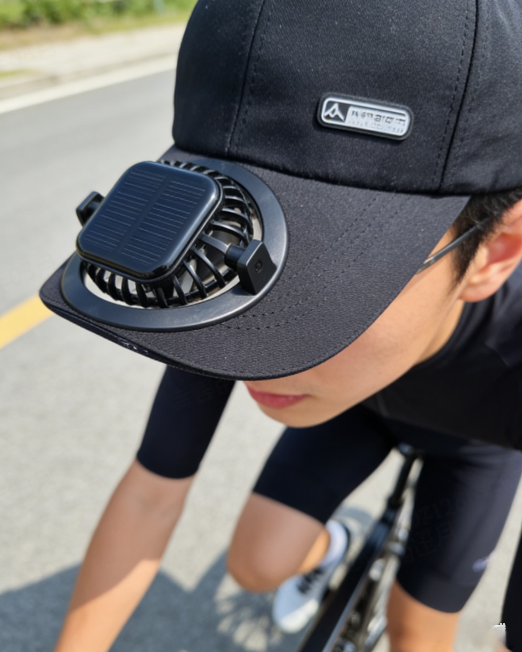 หมวกแก๊ปพร้อมพัดลมชาร์จแบตด้วยพลังงานแสงอาทิตย์