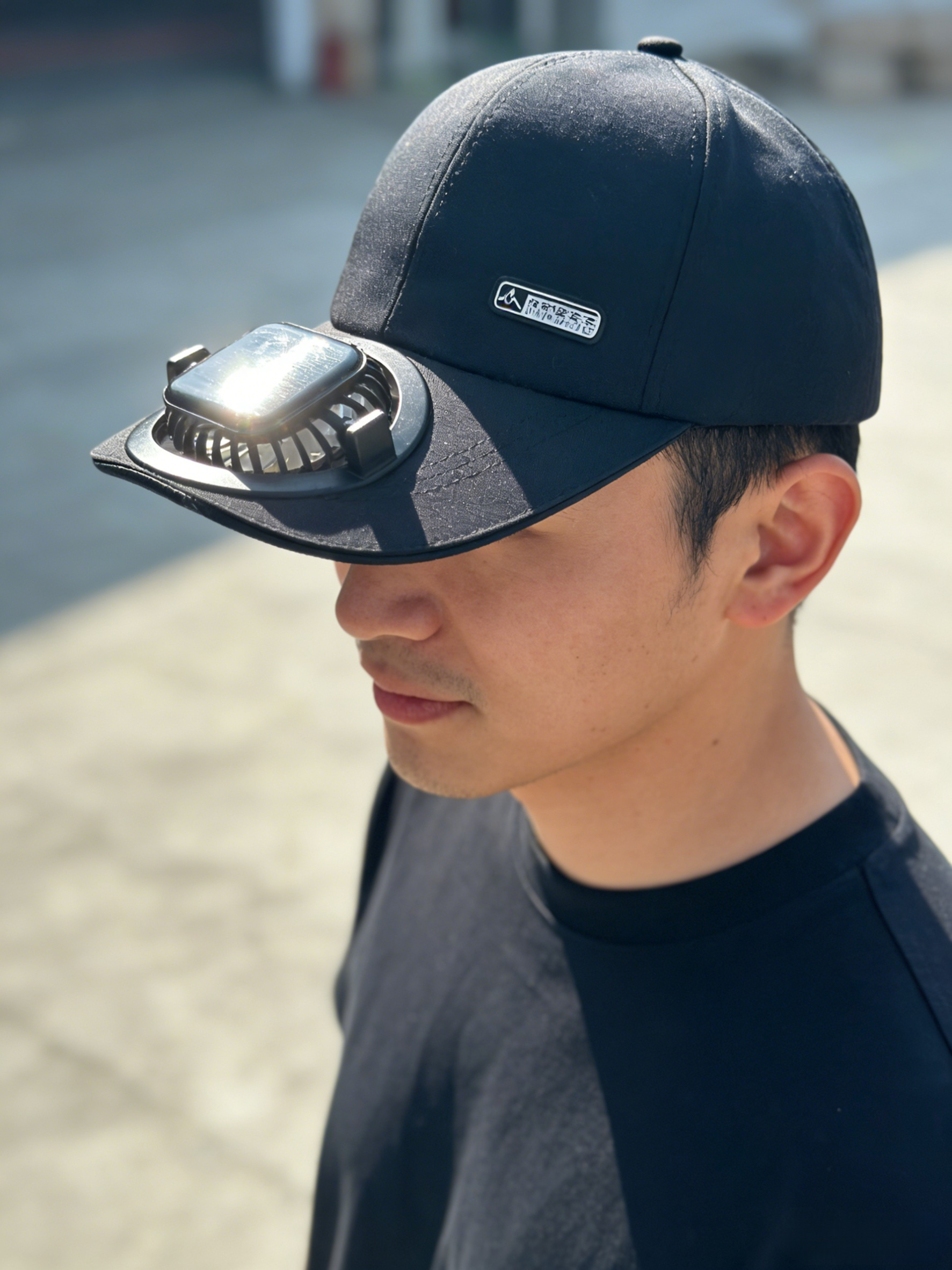 หมวกแก๊ปพร้อมพัดลมชาร์จแบตด้วยพลังงานแสงอาทิตย์