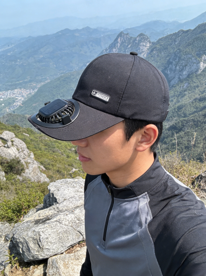 หมวกแก๊ปพร้อมพัดลมชาร์จแบตด้วยพลังงานแสงอาทิตย์