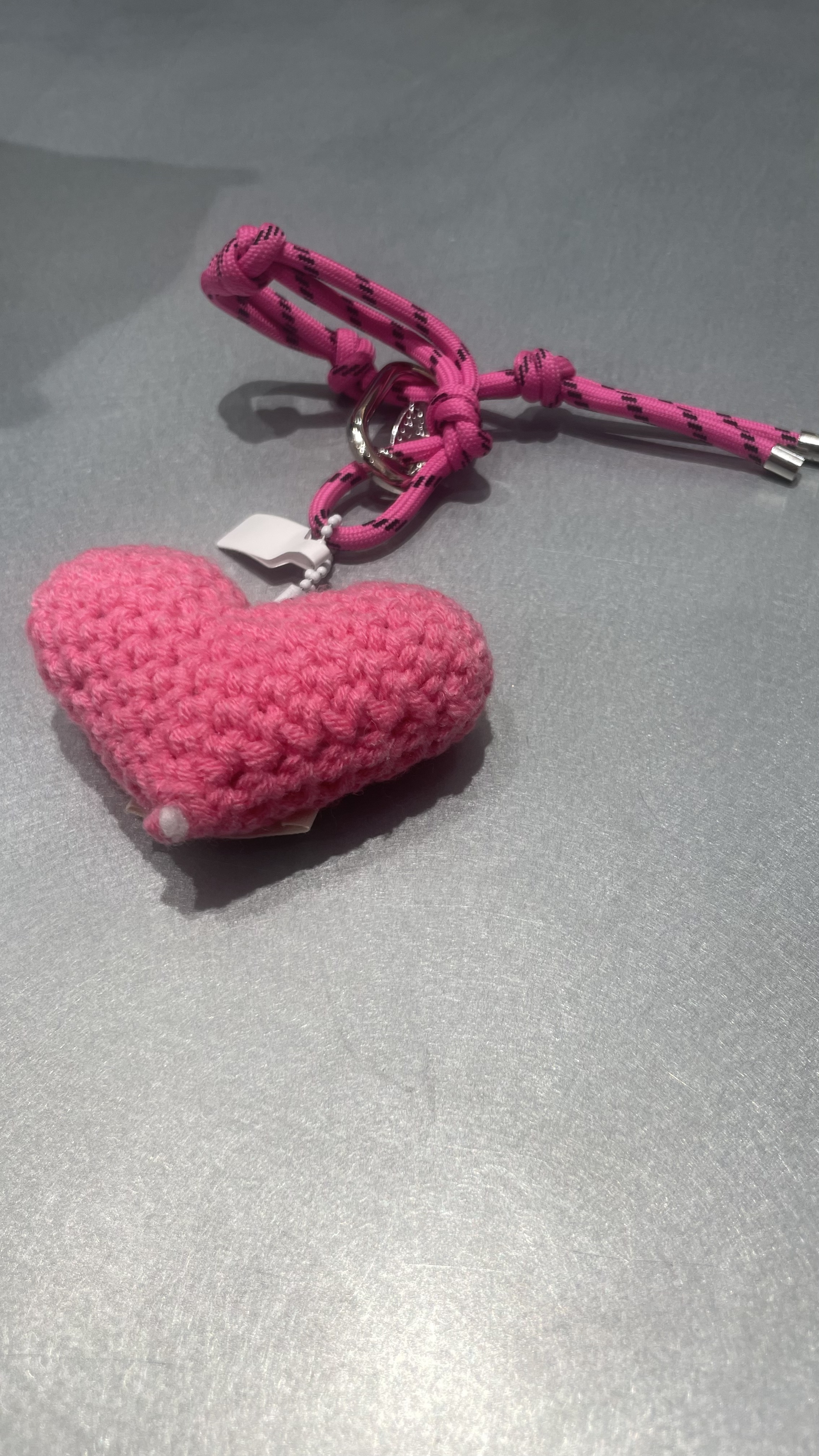 [S] MAKOMAKI KNITTED HEART BAG CHARM, HOT PINK  (SIN350)