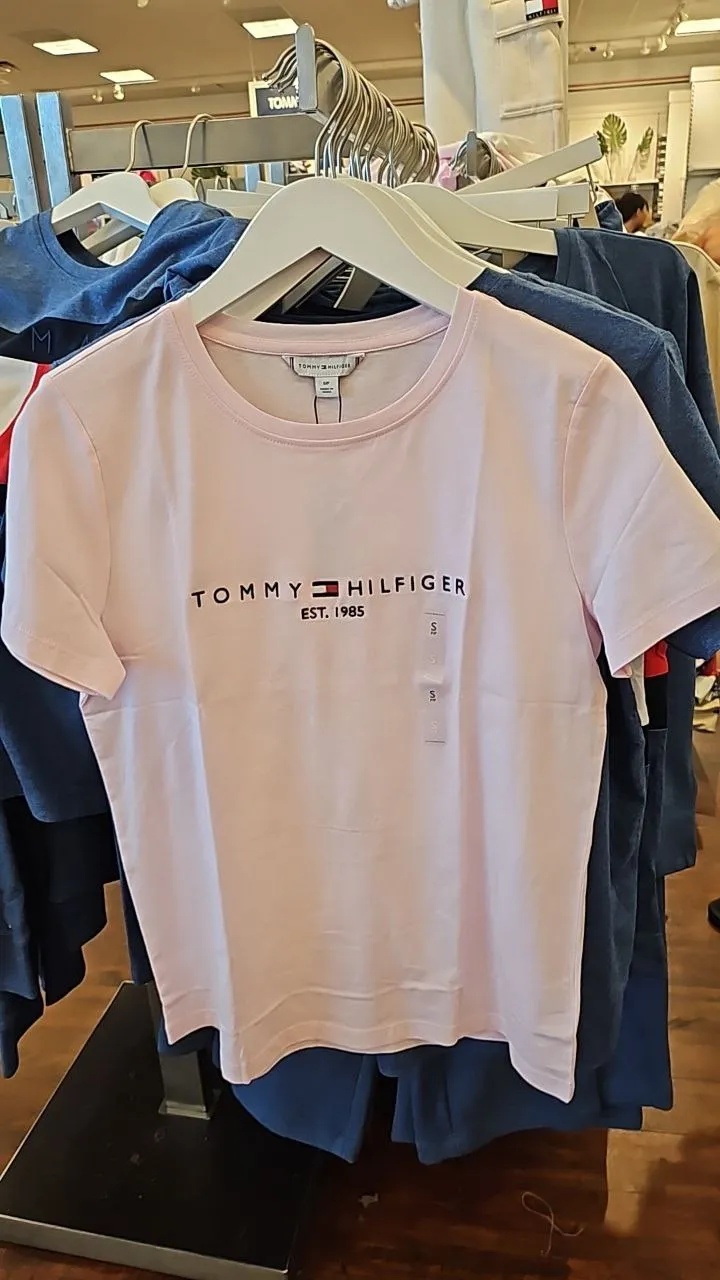 [S] TOMMY HILFIGER WOMENS CREW NECK T-SHIRT WITH CHEST LOGO,PINK  (SIN405)