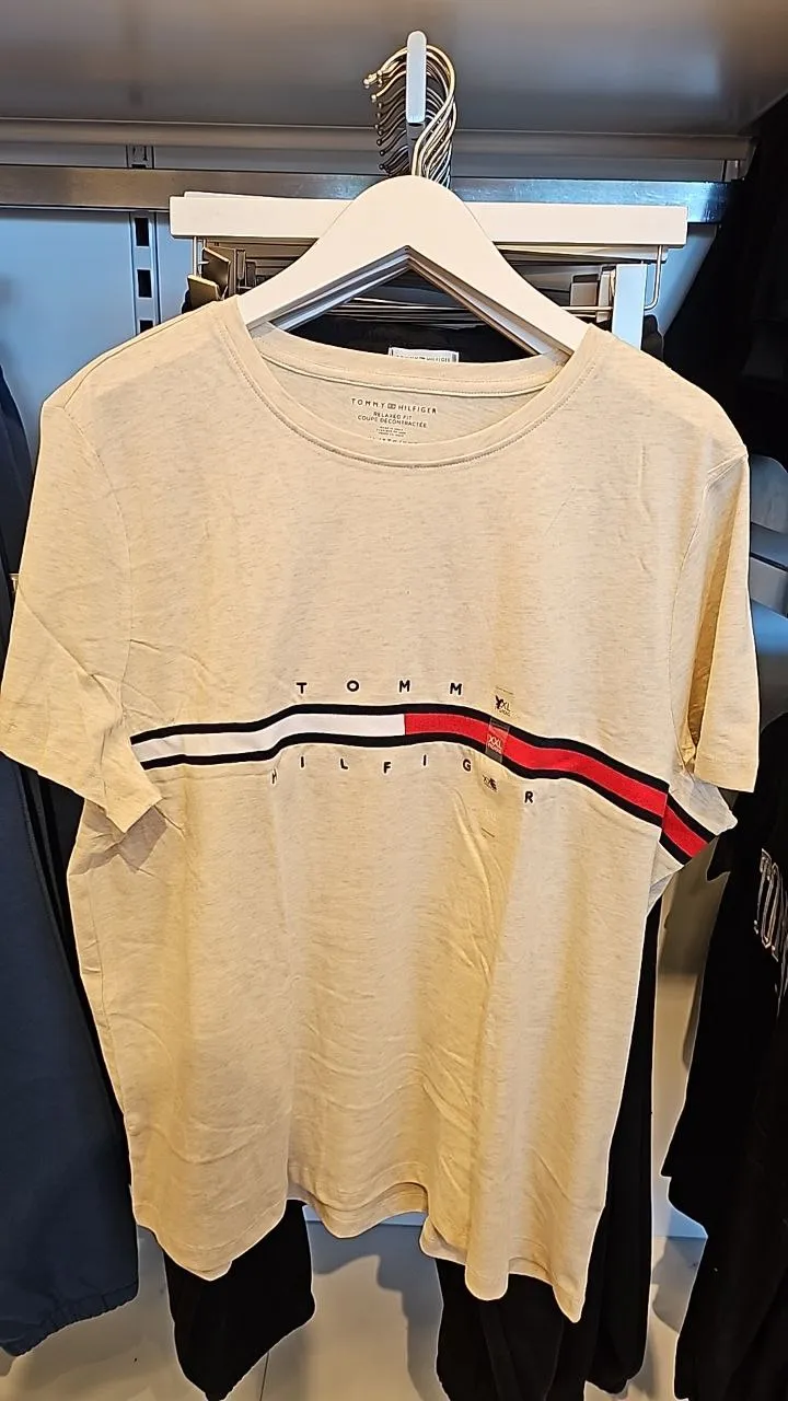 [S] TOMMY HILFIGER EMBRIDERED FLAG STRIPE LOGO T-SHIRT,BEIGE  (SIN407)