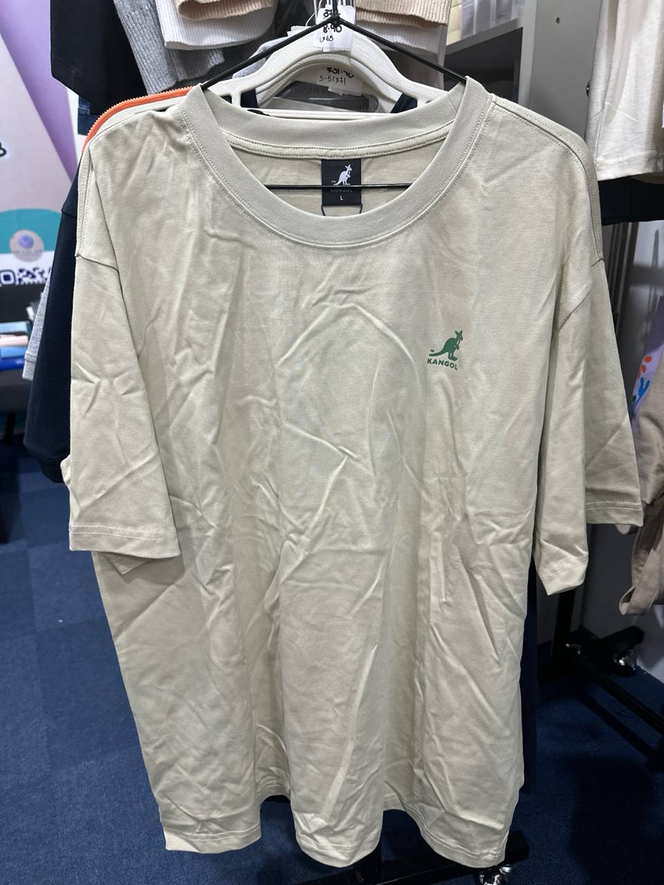 [S] KANGOL SMALL PATCH T-SHIRT LIGHT KHAKI  (SIN535)