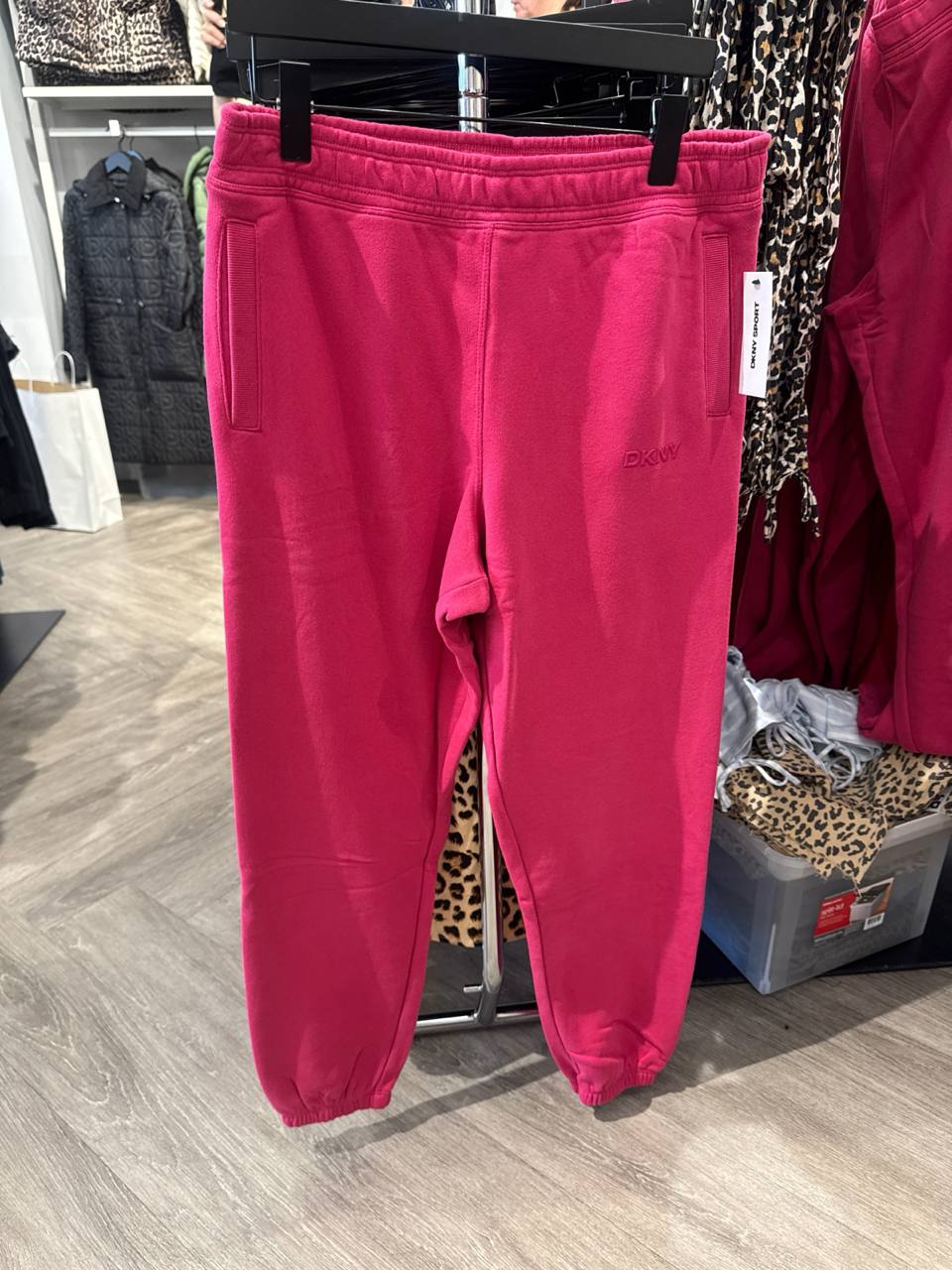 [S] DKNY LOGO-EMBOSSED SLIM JOGGER,WILDBERRY  (SIN730)