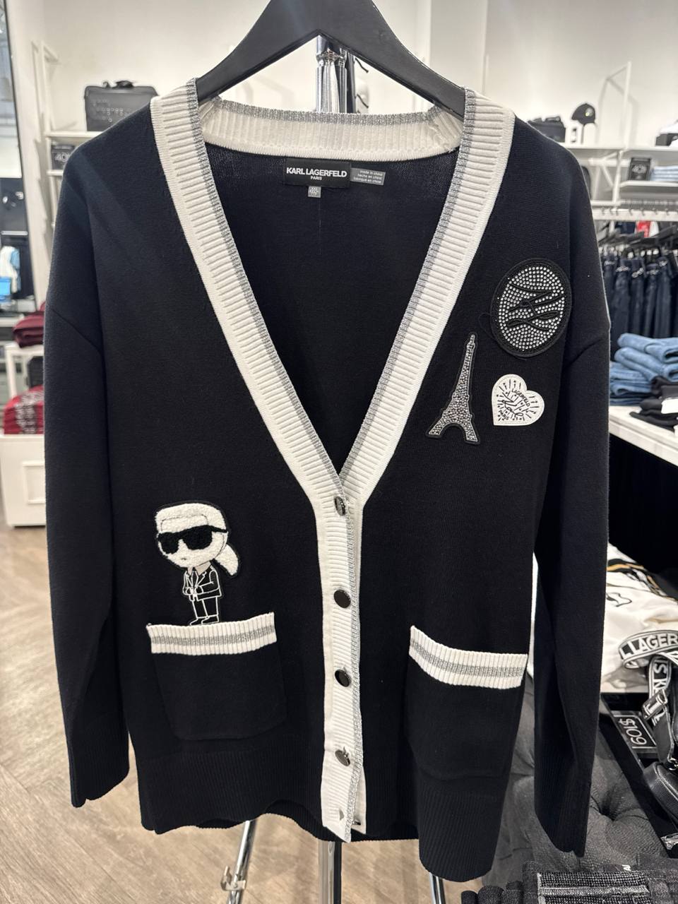 [S] KARL LAGERFELD MULTI LOGO PATCH V-NECK SWEATER,BLACK/SOFT WHITE  (SIN785)