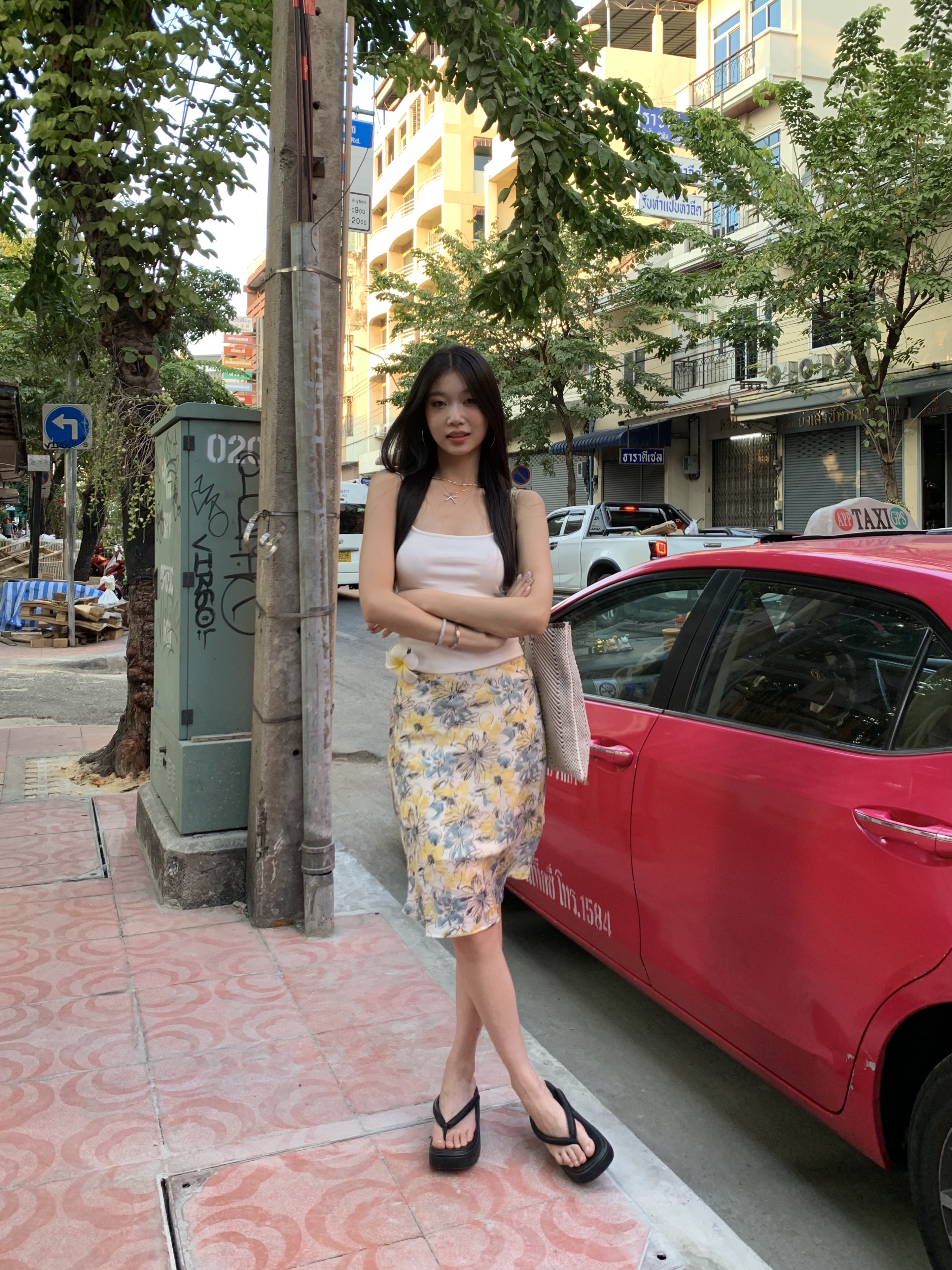 Mid-length skirt with ruffled edge design and multi-colored floral print