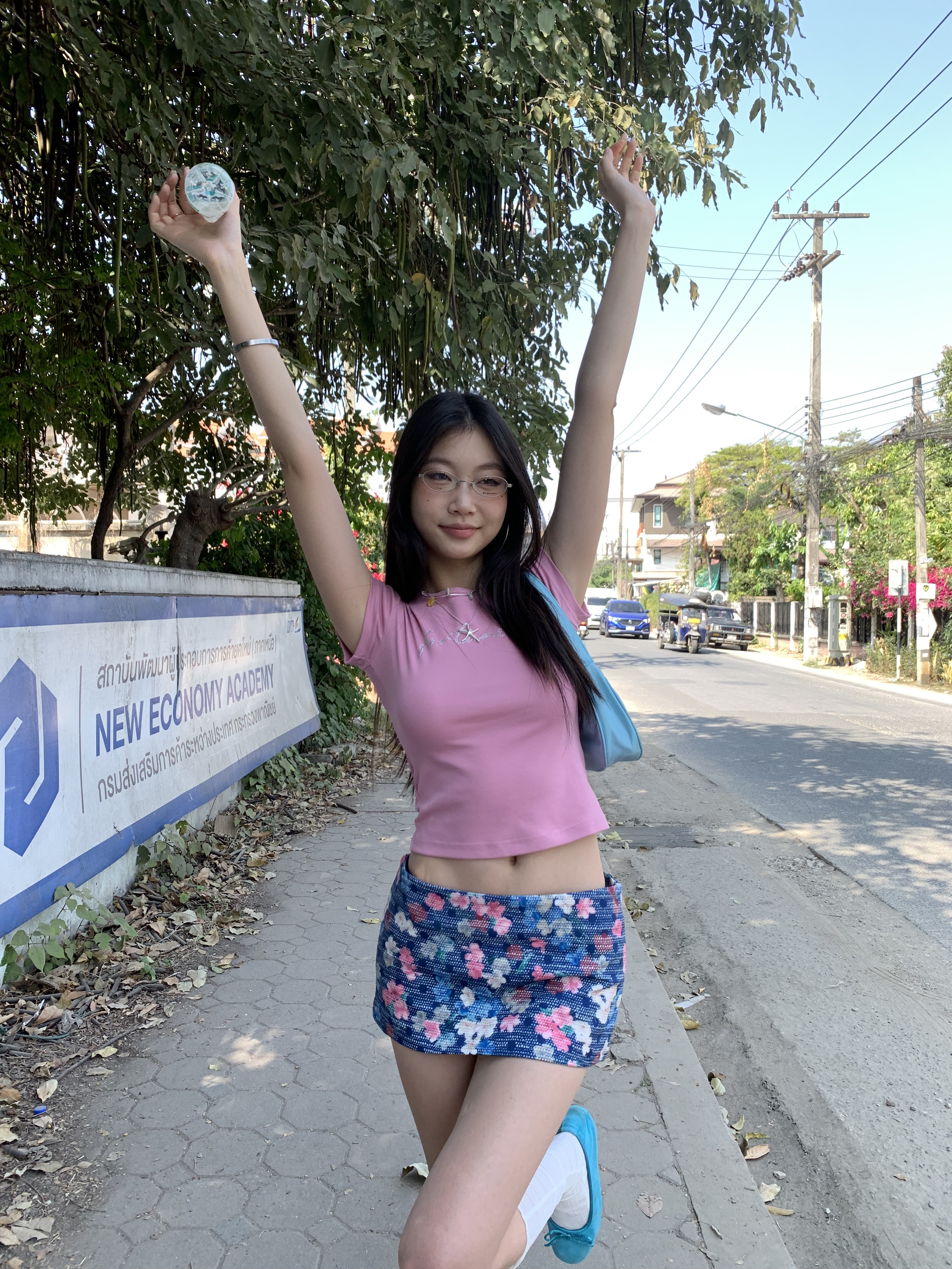 Pink short-sleeved round neck slim-fit T-shirt, spicy style