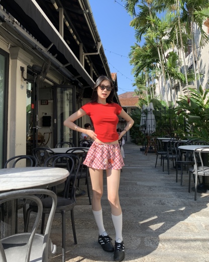 White and red T-shirt Y2K fashion