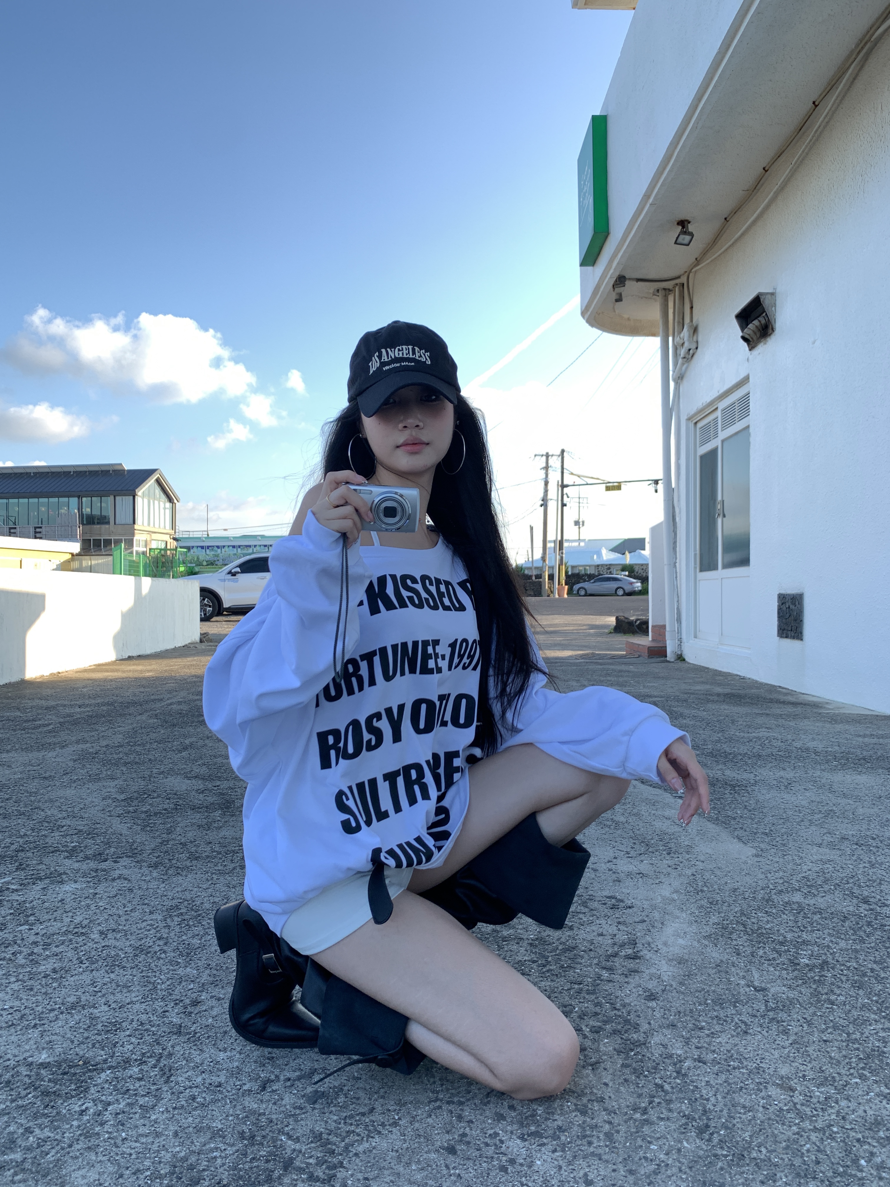 Loose long-sleeved sweater with slanted shoulder design