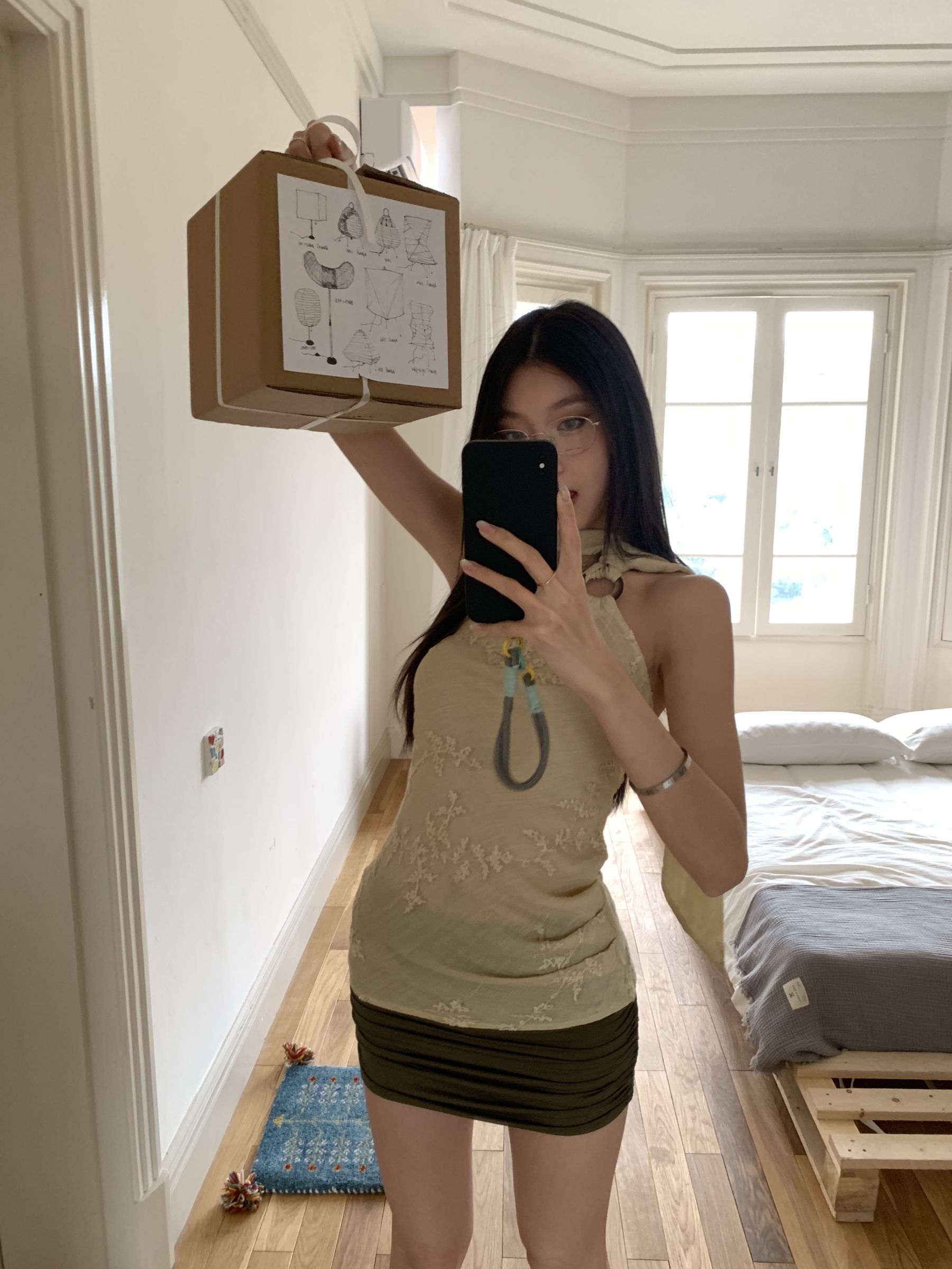 Green low-waist tight skirt, pleated stretch fabric, hot girl style