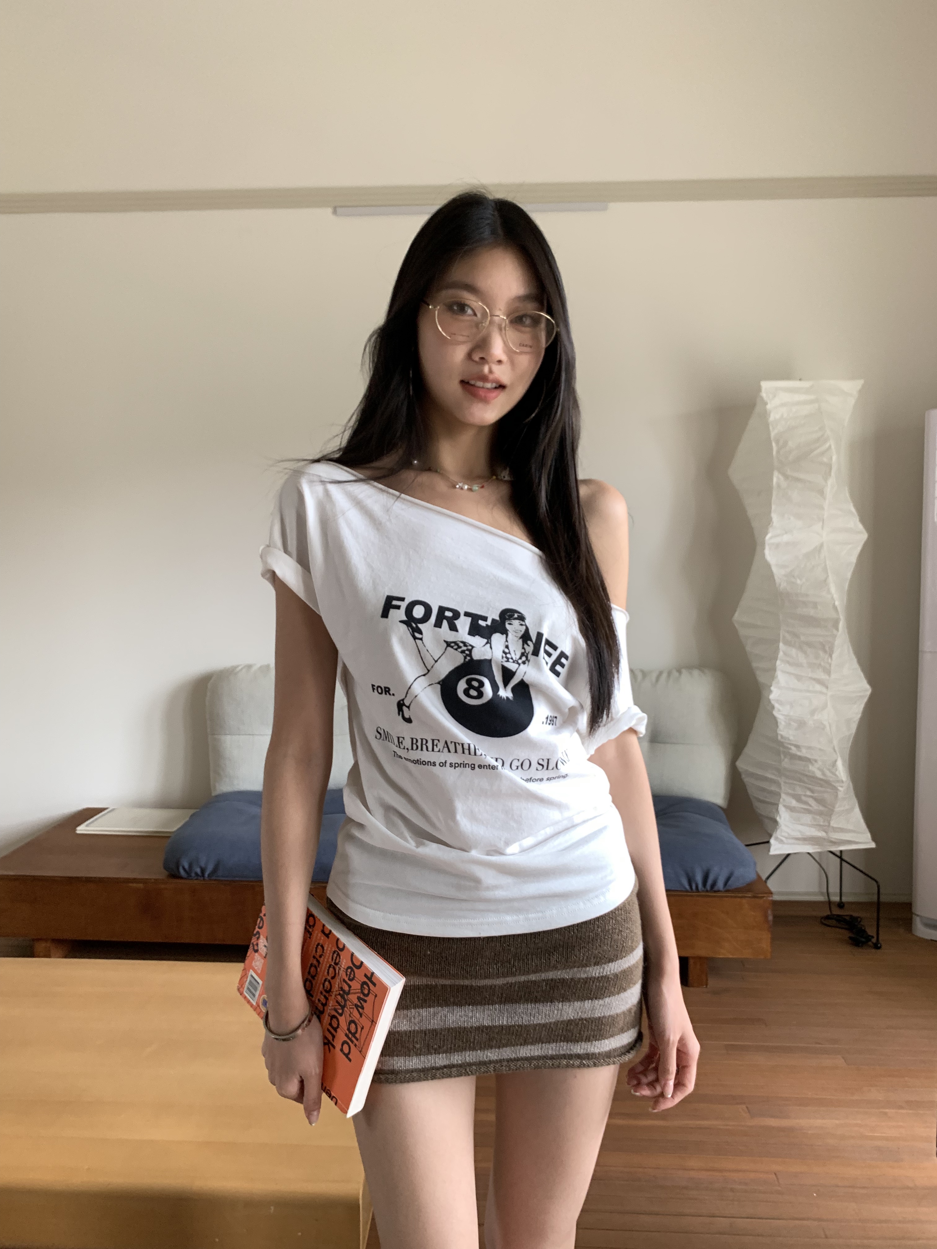 Short skirt with holes at the end, knitted with folded waist, low waist