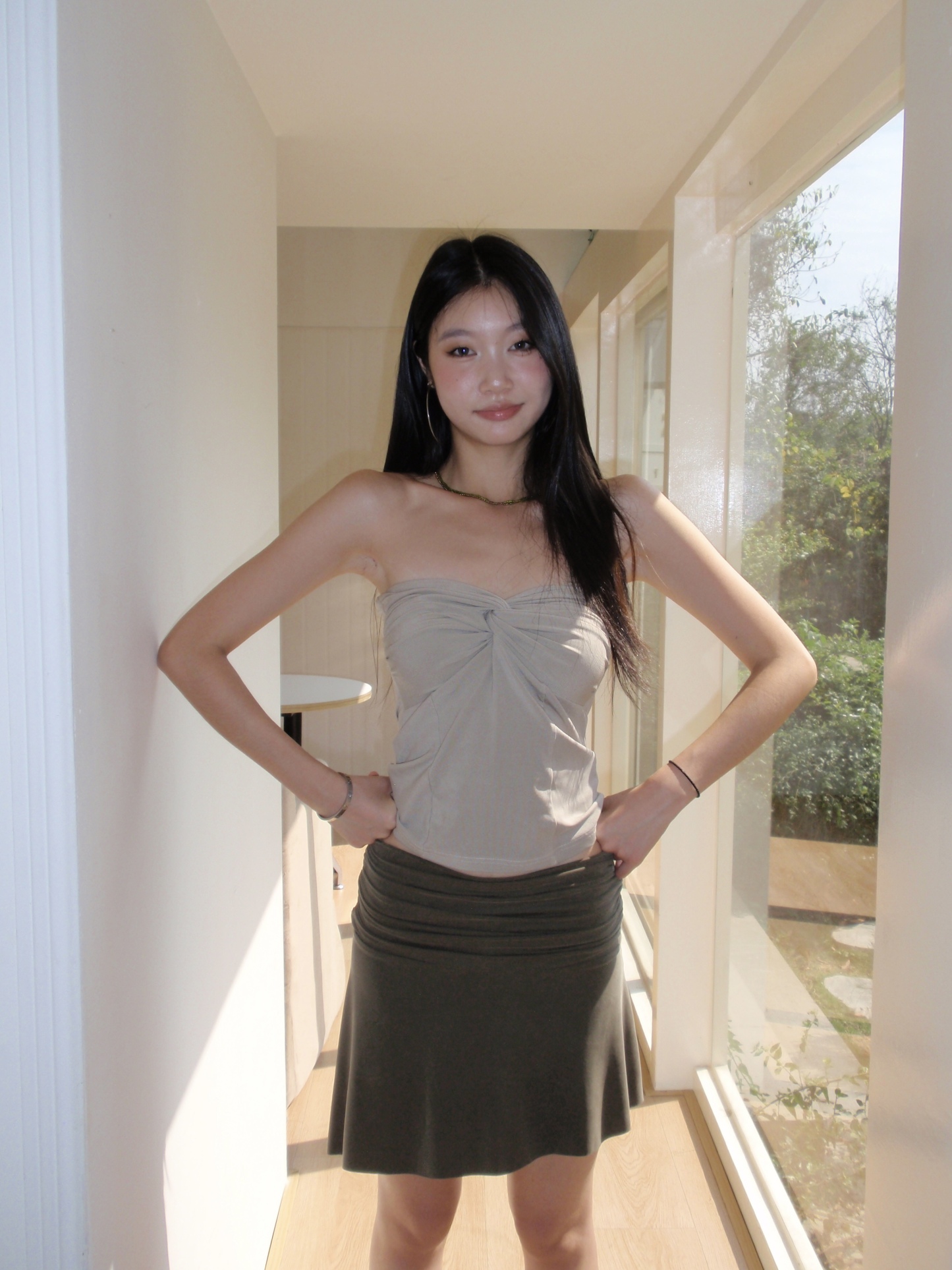 Twisted design tube top, solid color, slim fit style, sexy, easy to wear