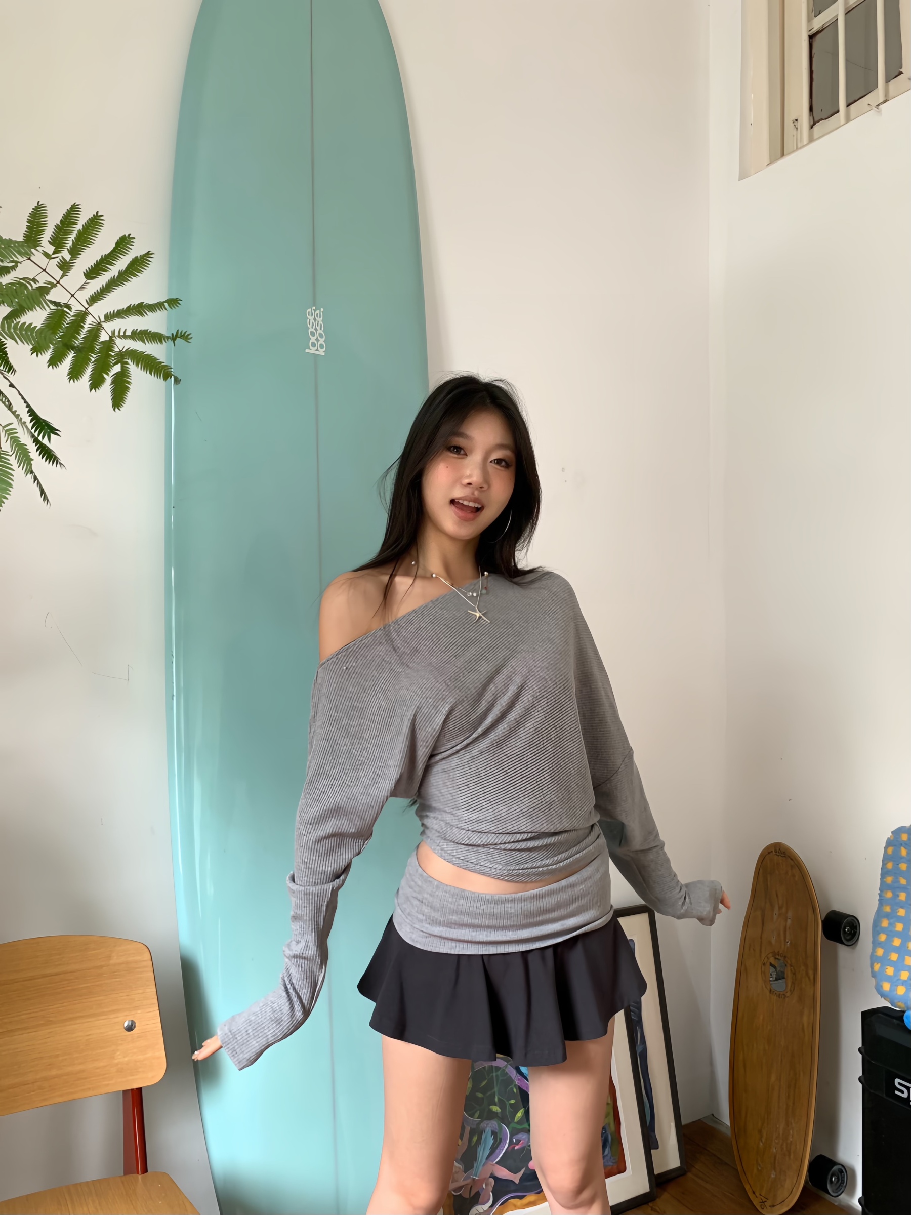 Batwing sleeve off-shoulder fitted long-sleeved shirt + gray mini skirt