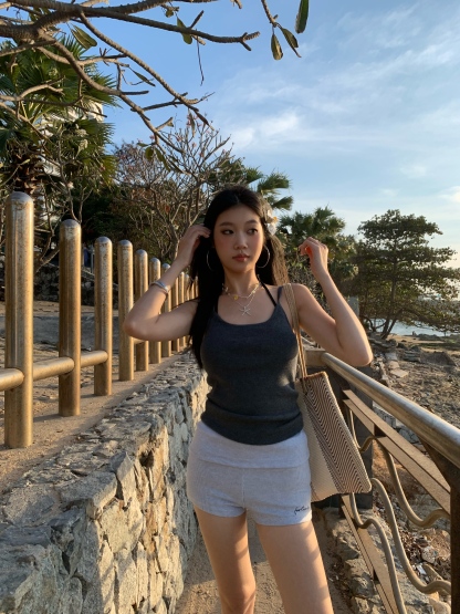 Two-sided knitted tank top, sexy style, stretchy, tight, can be worn as an inner shirt, sleeveless