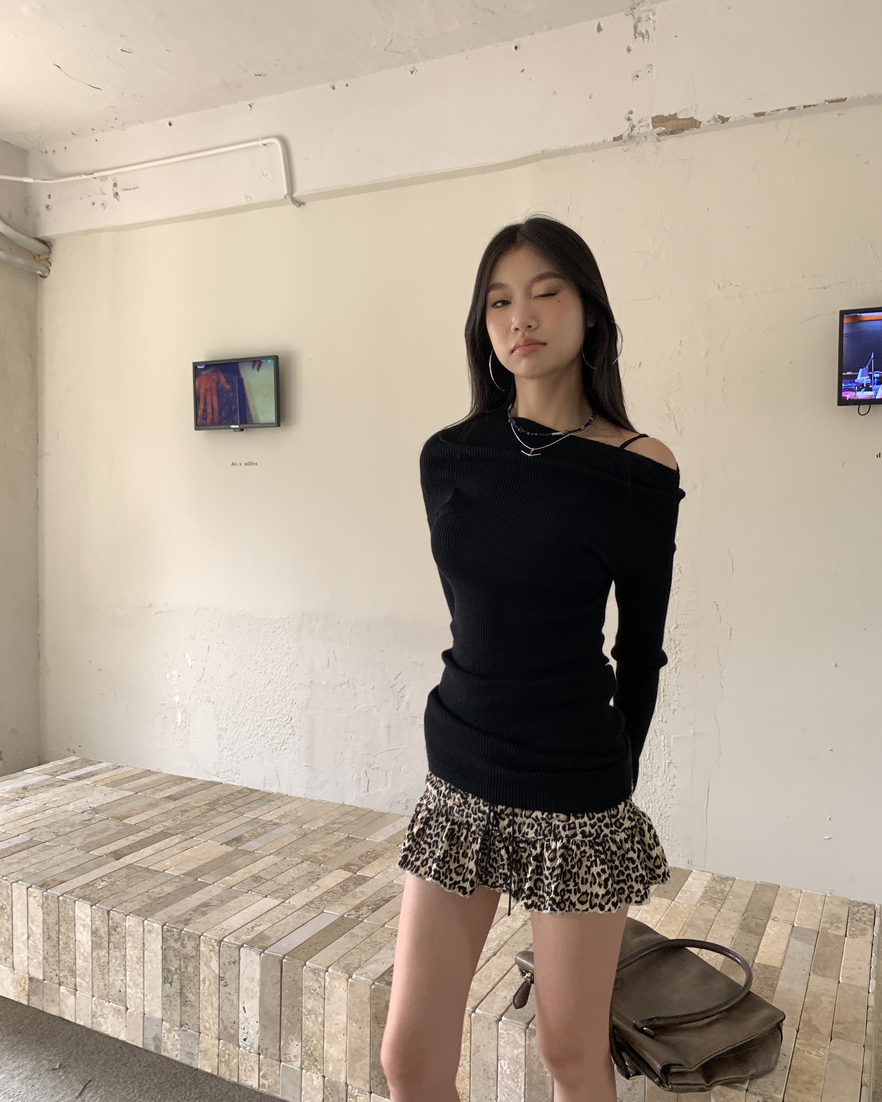 Black long-sleeved shirt