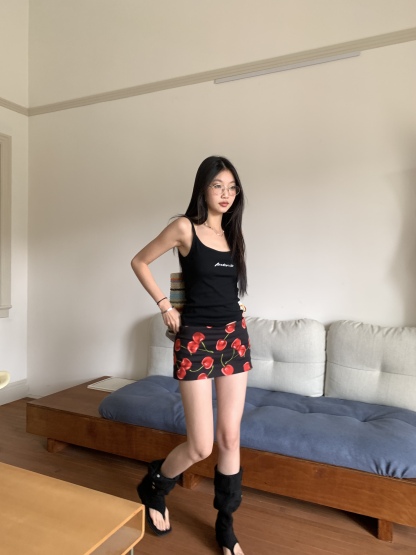 Red cherry print mini skirt, low waist style 